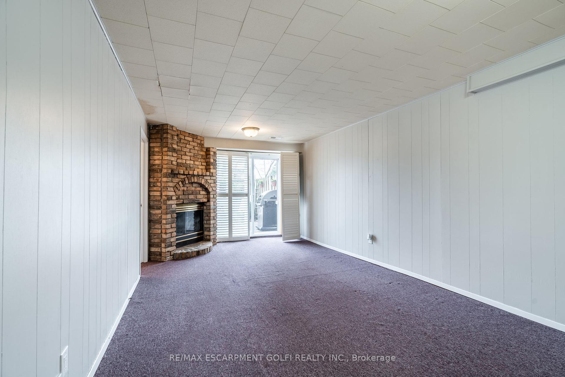 4 Bedrooms Condo at 3041 Glencrest,  Burlington For sale