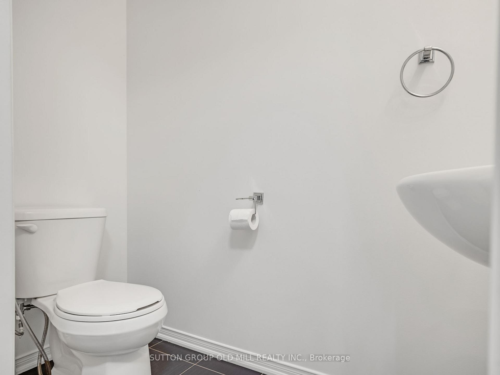 2 Bedrooms Condo at 43 Hays, Oakville For sale