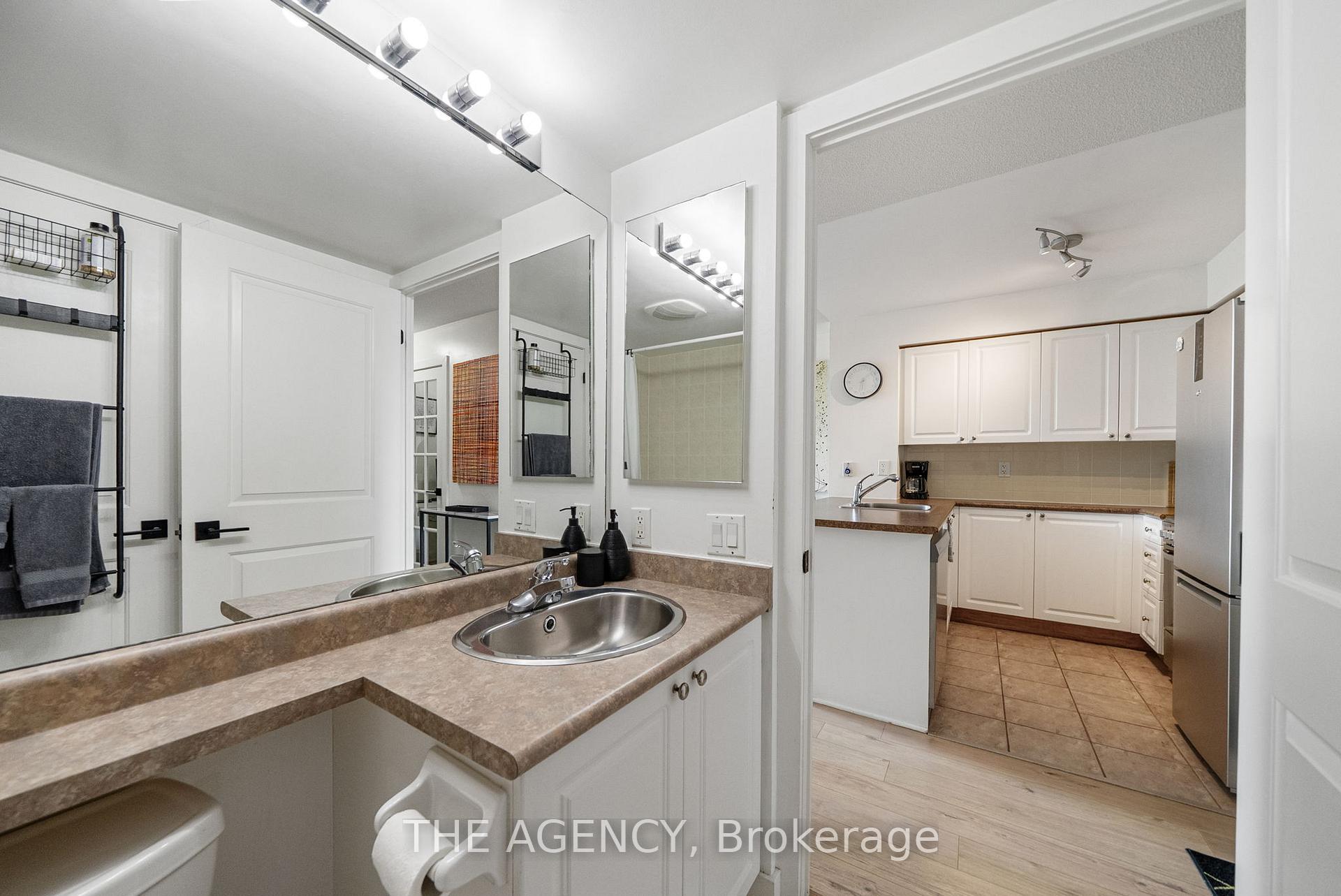 2 Bedrooms Condo at 50 Lynn Williams, Toronto For sale