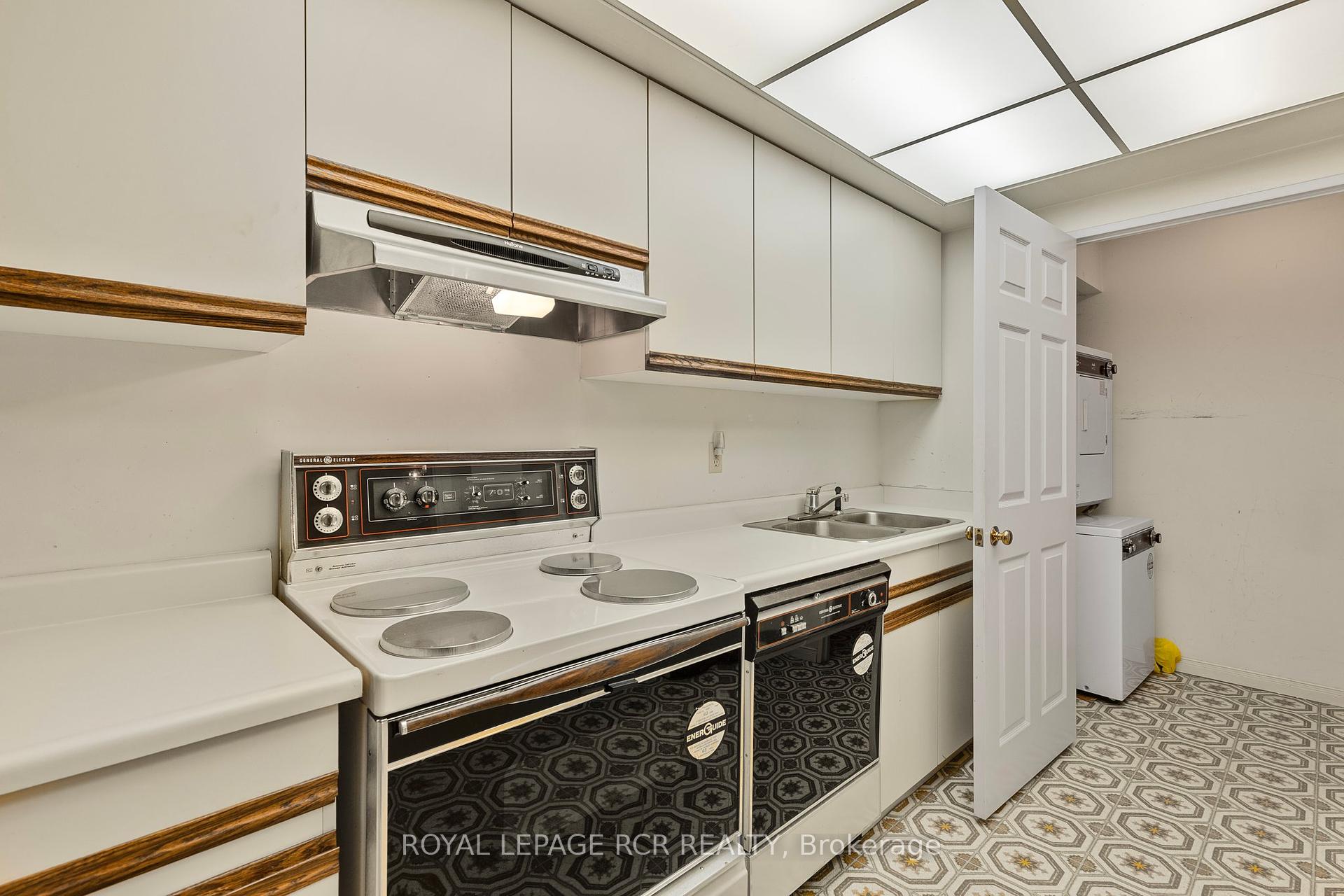 2 Bedrooms Condo at 195 St Patrick, Toronto For sale