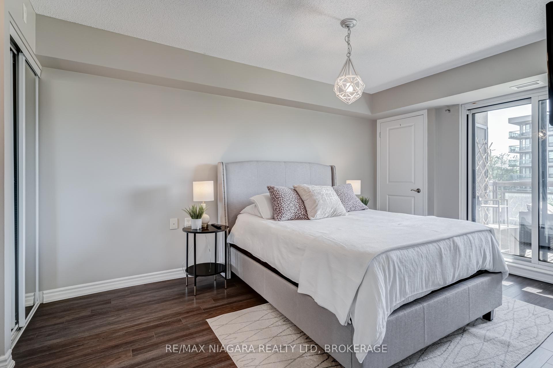 2 Bedrooms Condo at 872 Sheppard, Toronto For sale