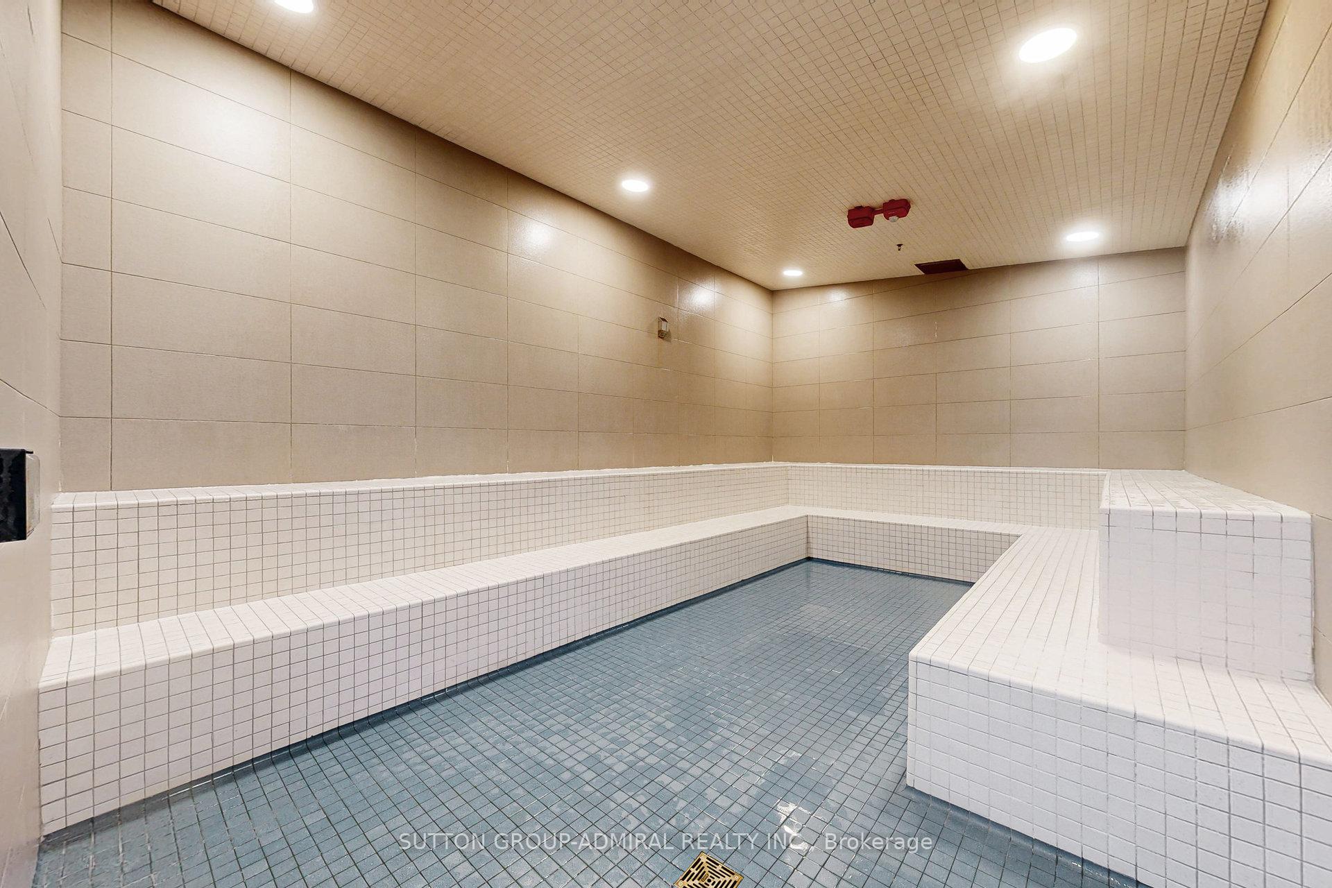 2 Bedrooms Condo at 20 Gatineau, Vaughan For sale
