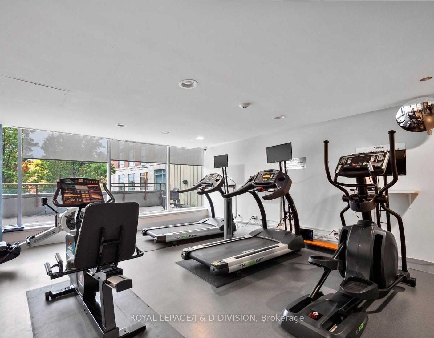 2 Bedrooms Condo at 500 Queens,  Toronto For sale