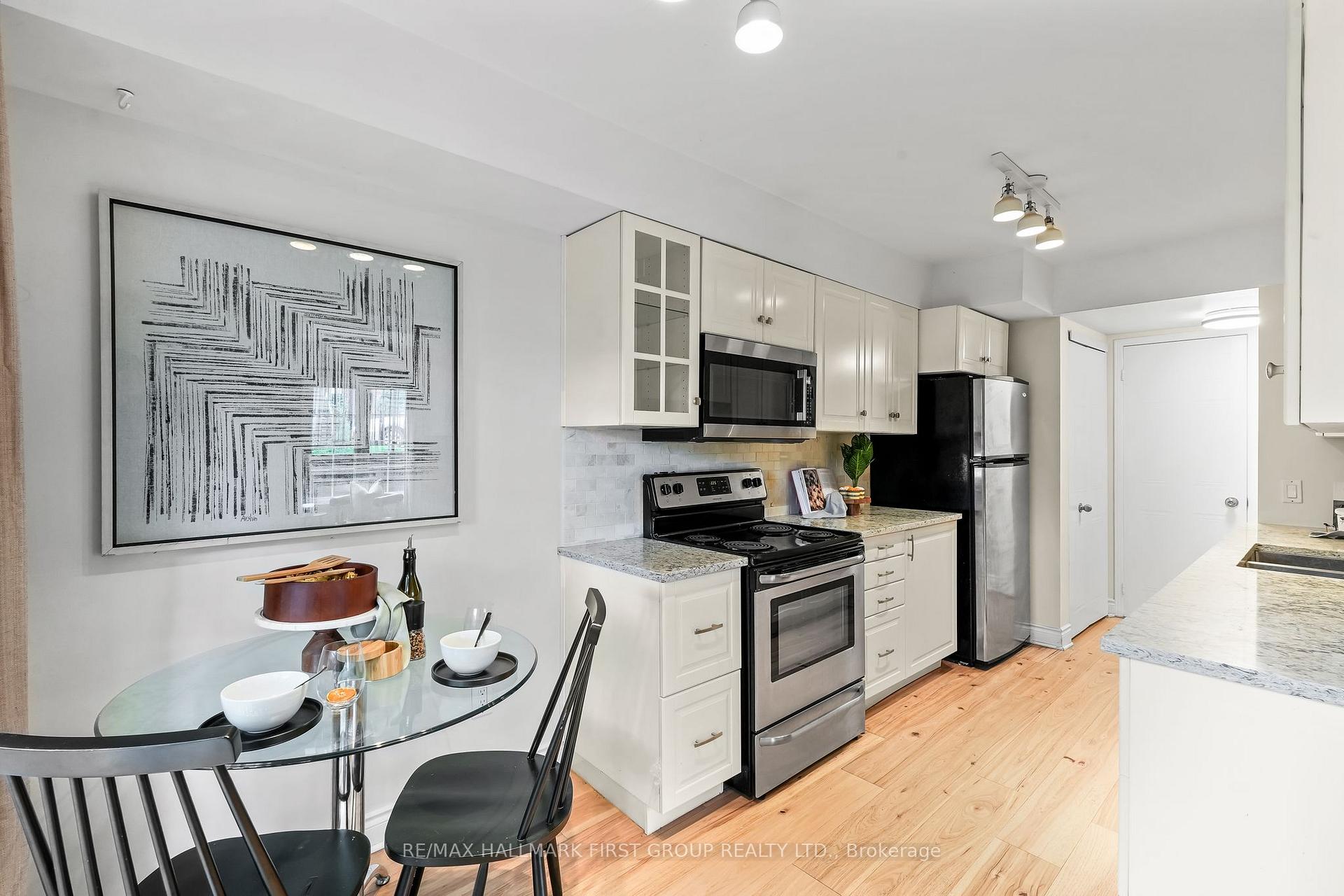 3 Bedrooms Condo at 262 St. Helen’s, Toronto For sale