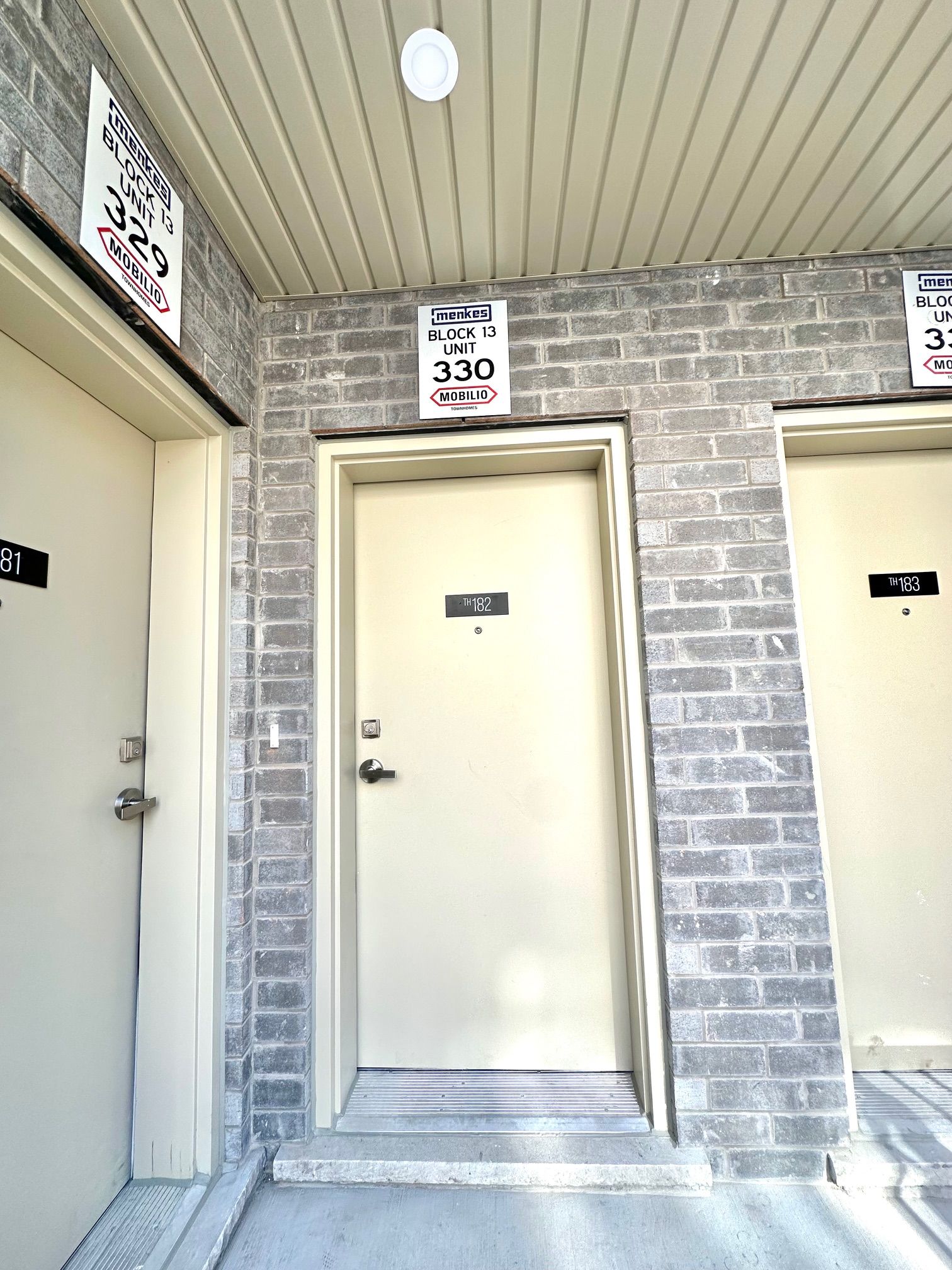 151 Honeycrisp Crescent Unit# TH182 Vaughan Ontario L4K 0N7