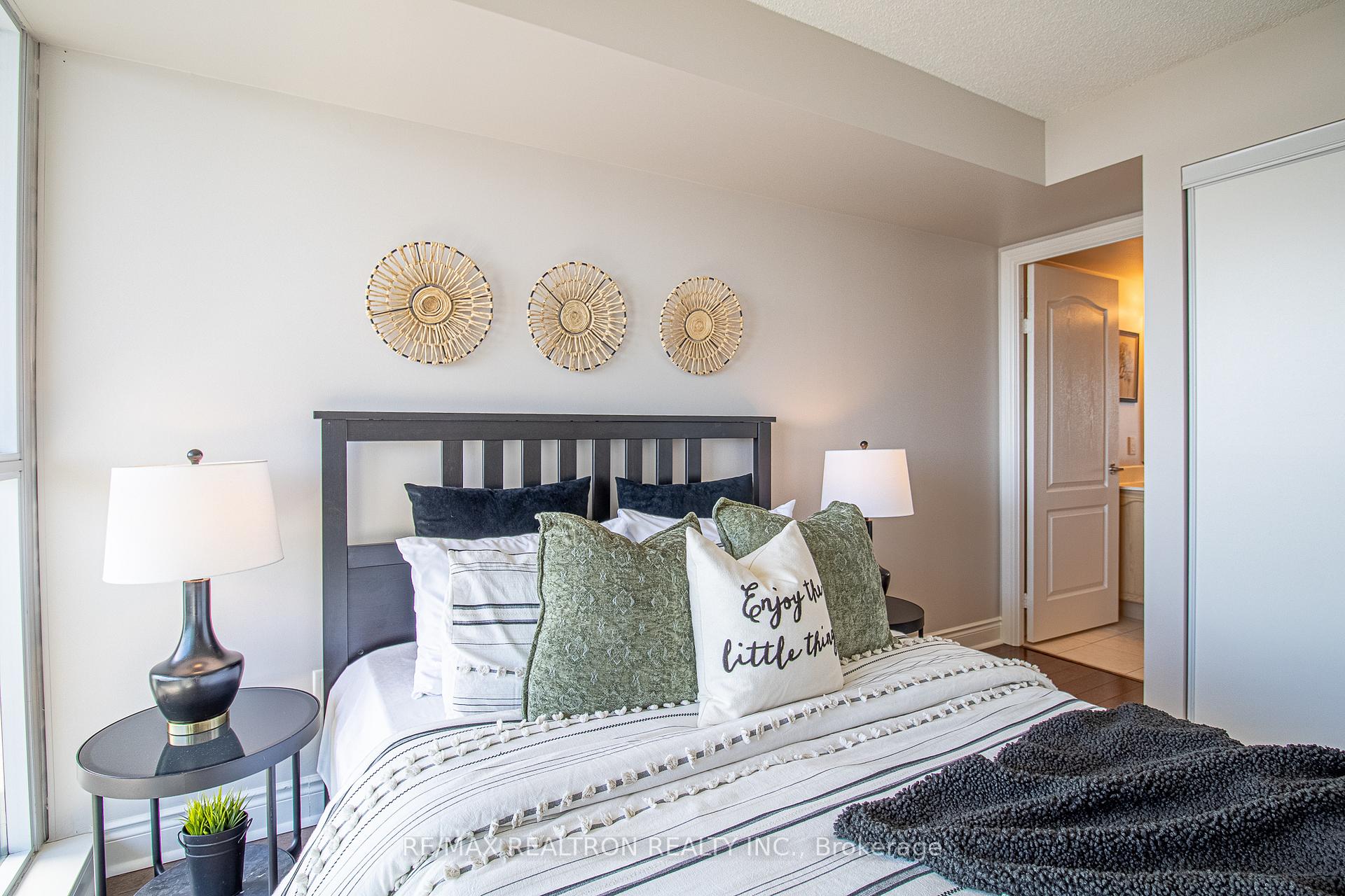 2 Bedrooms Condo at 50 Brian Harrison,  Toronto For sale