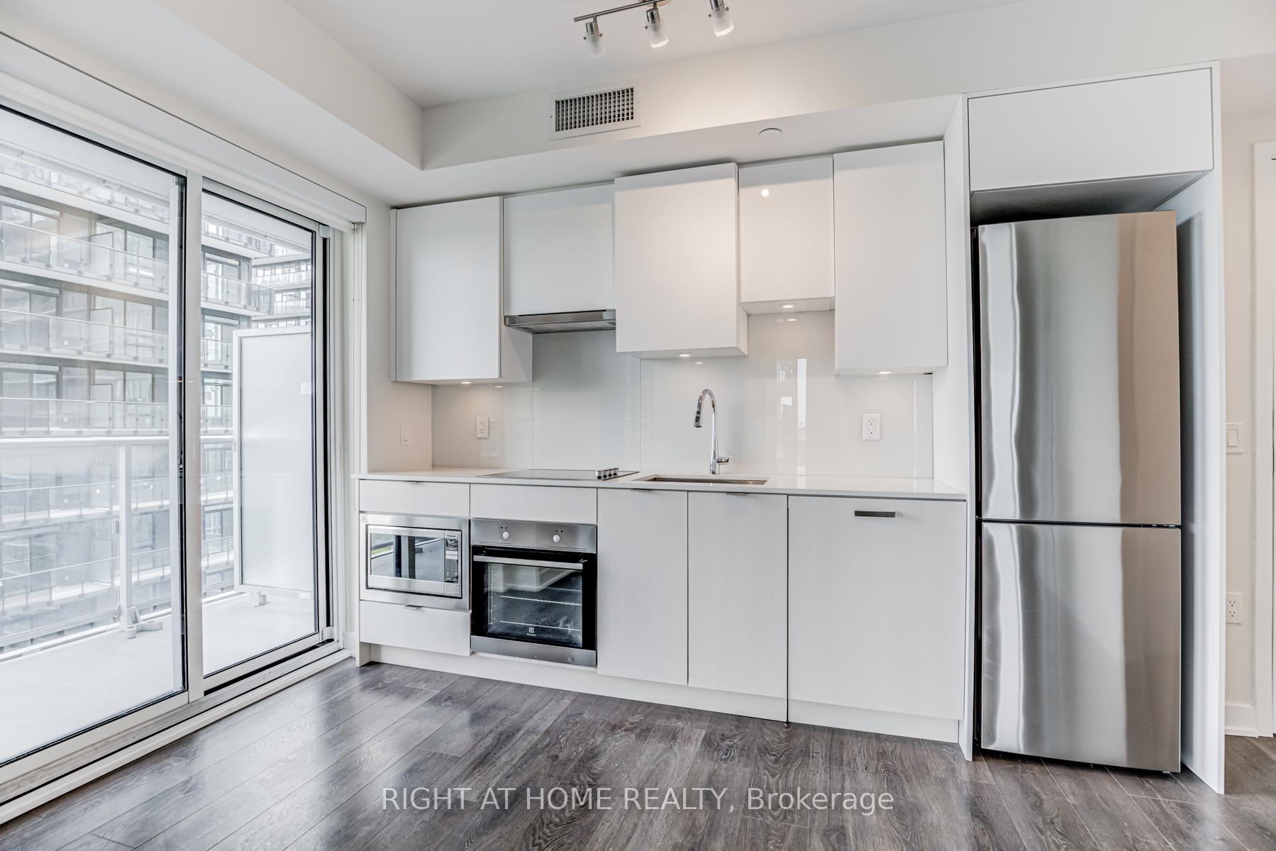 2 Bedrooms Condo at 99 Broadway, Toronto For sale