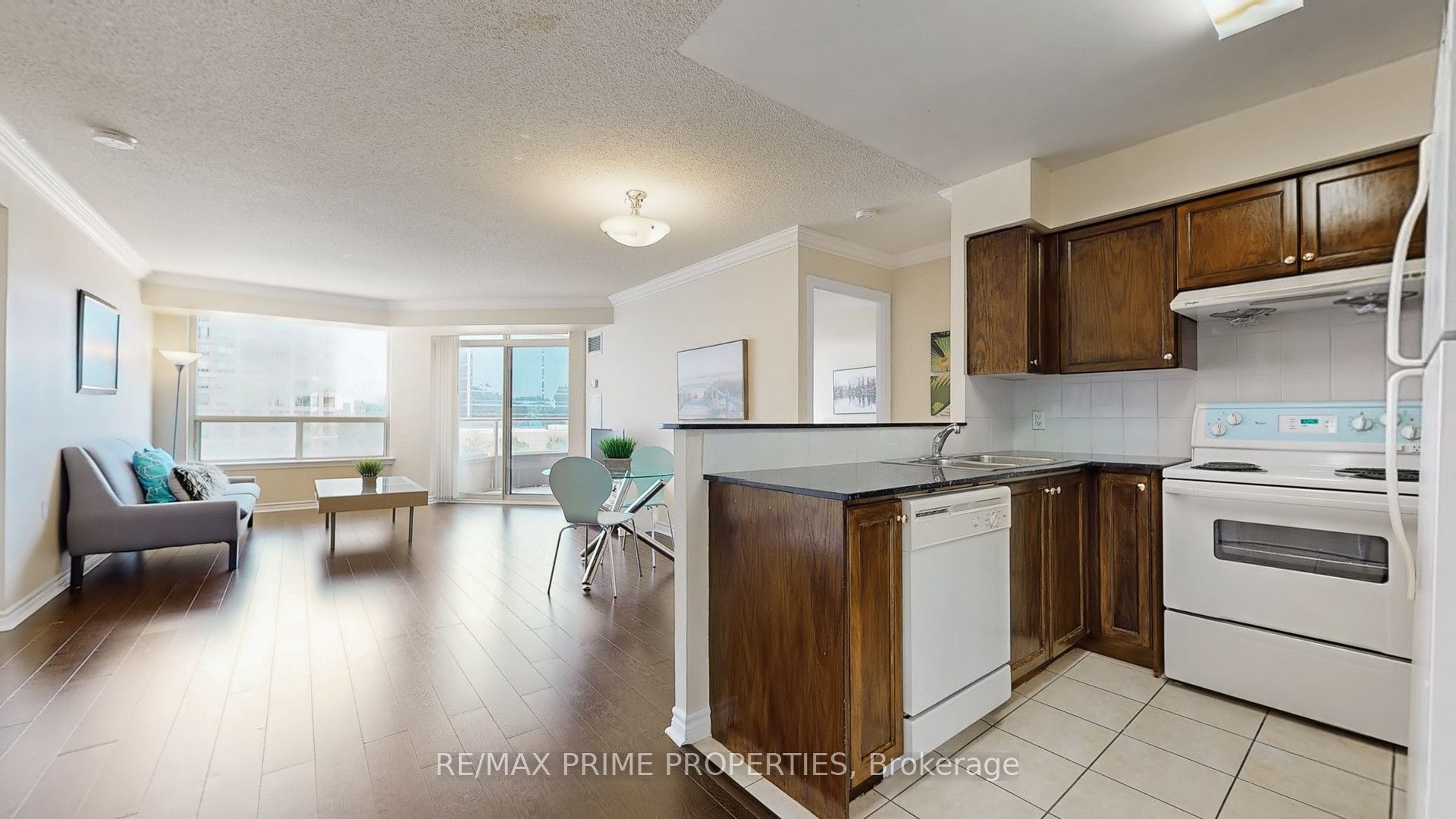 9015 Leslie Street, #301