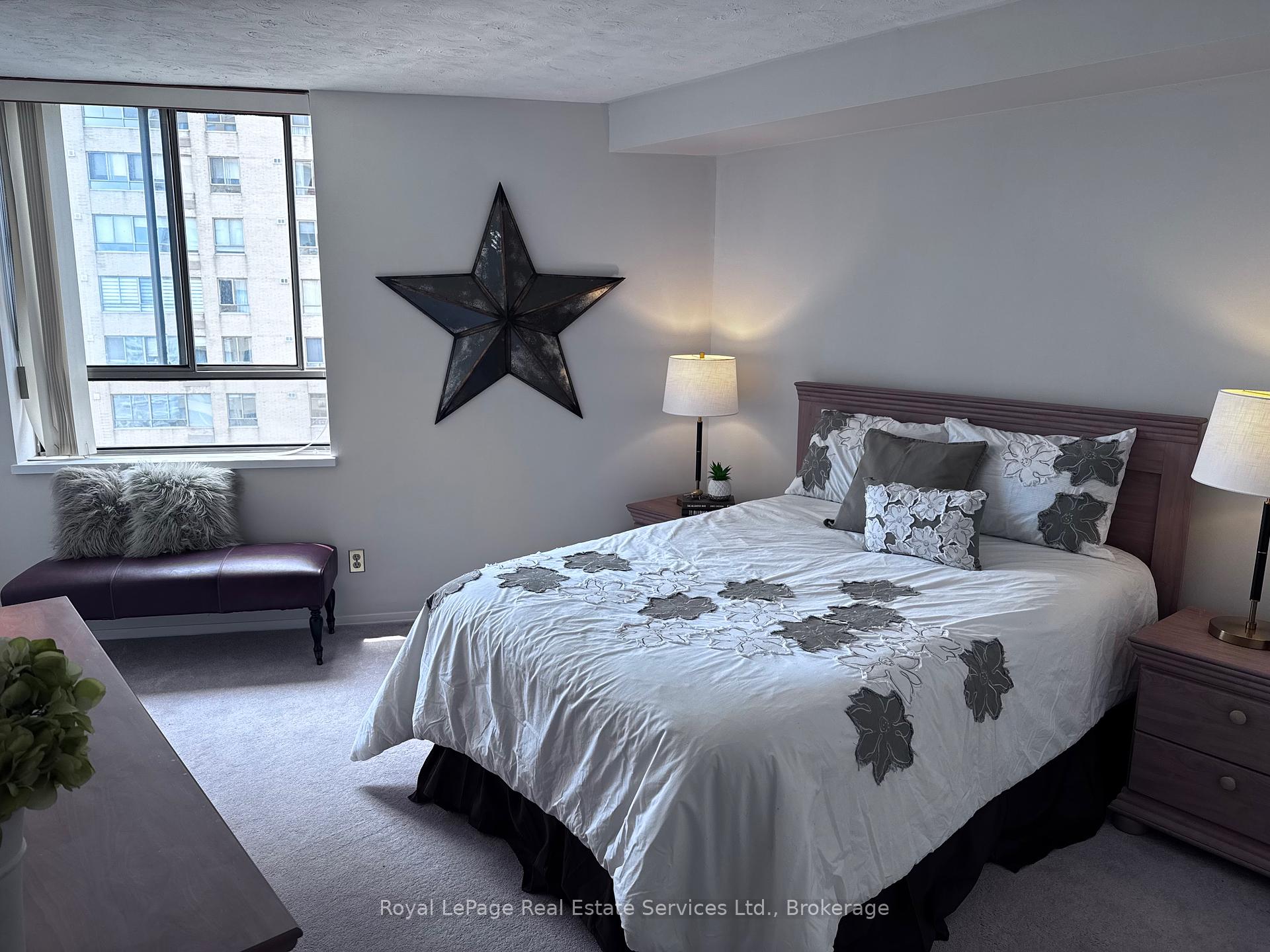 2 Bedrooms Condo at 260 Queens, Toronto For sale