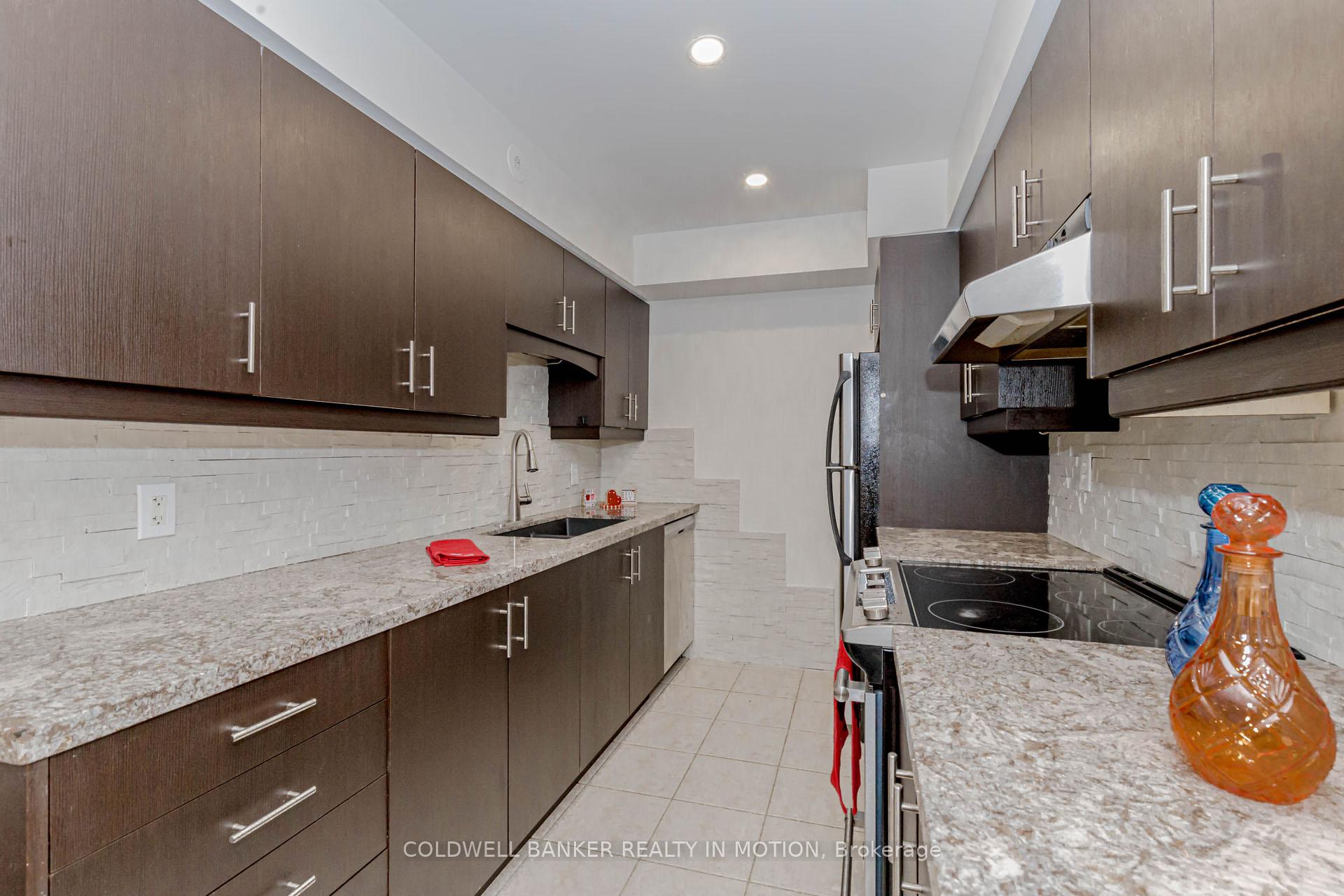 2 Bedrooms Condo at 4975 Southampton, Mississauga For sale