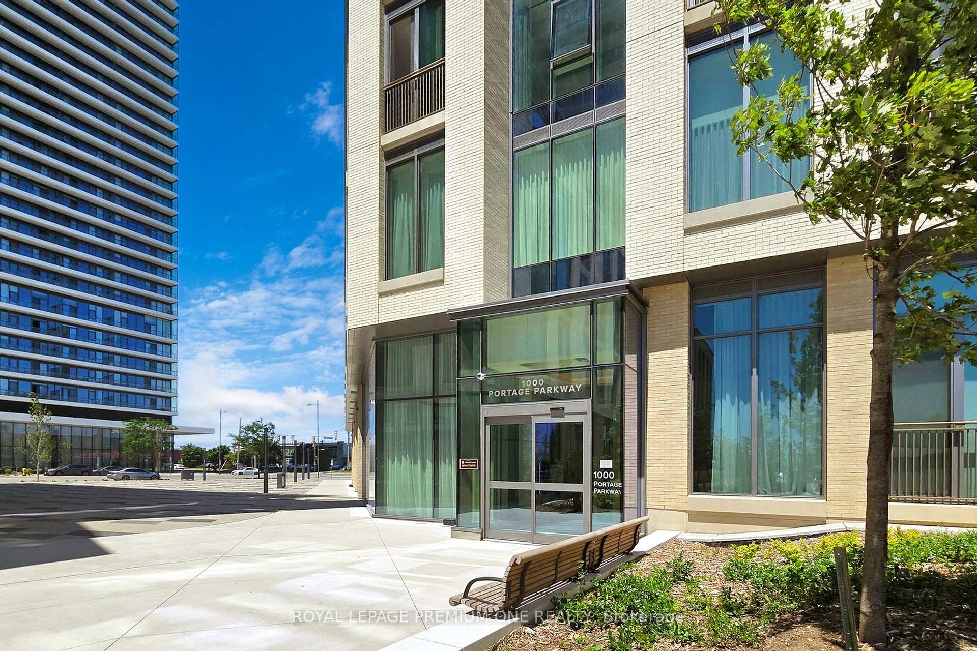 2 Bedrooms Condo at 1000 Portage,  Vaughan For sale