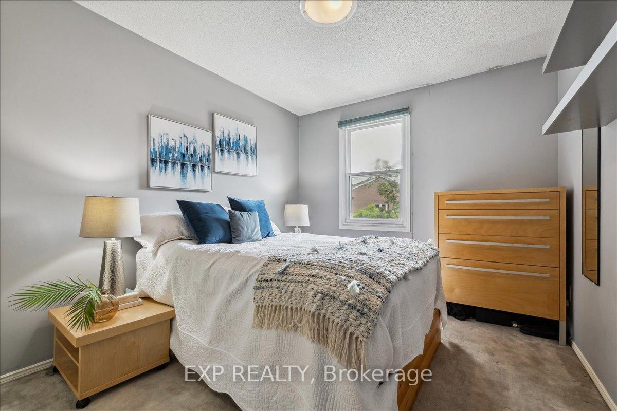 3 Bedrooms Condo at 62 Tamarack, Toronto For sale