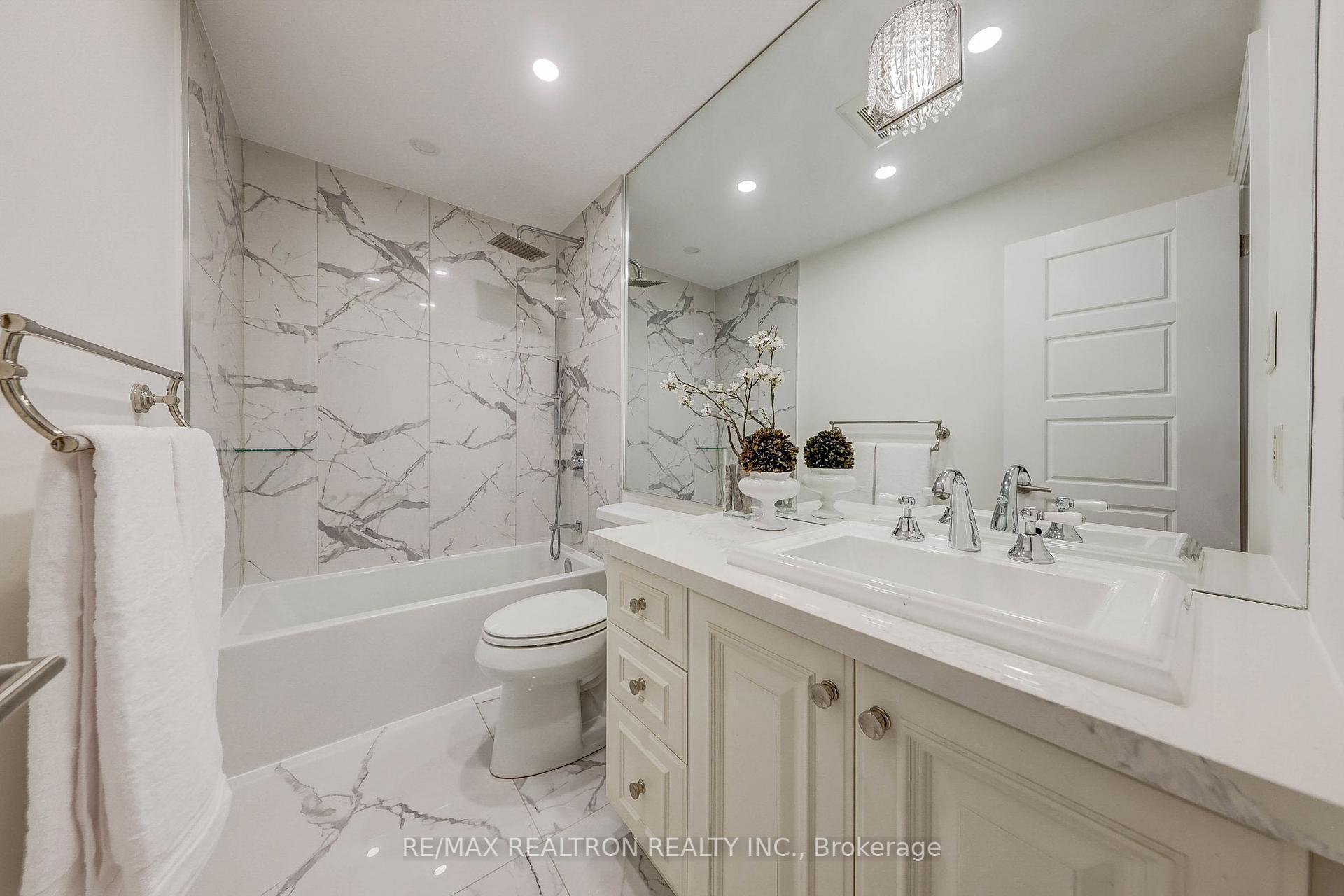 5 Bedrooms Condo at 14 Anvil Millway, Toronto For sale