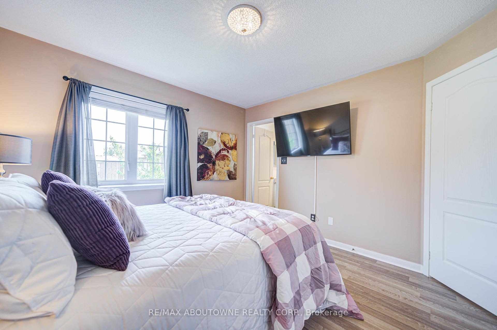 3 Bedrooms Condo at 470 Beach, Hamilton For sale