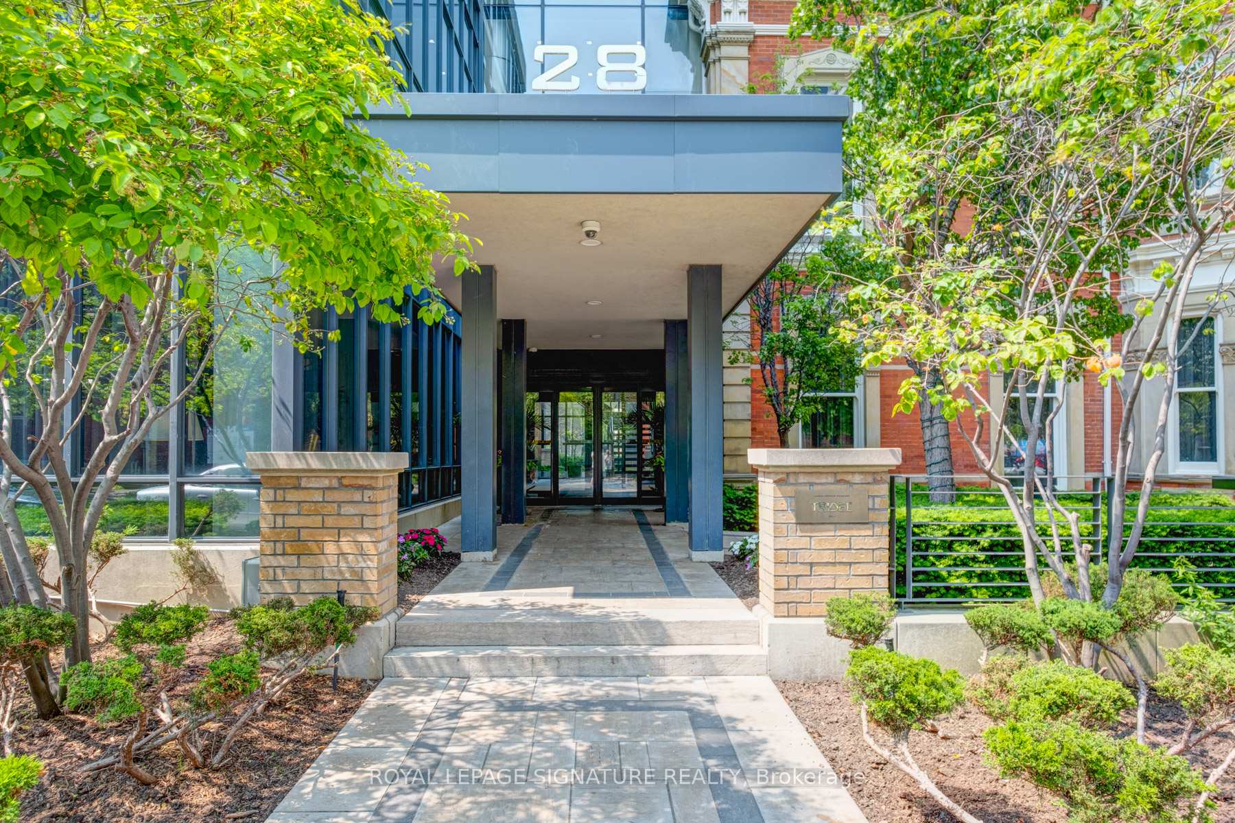 2 Bedrooms Condo at 28 Linden, Toronto For sale