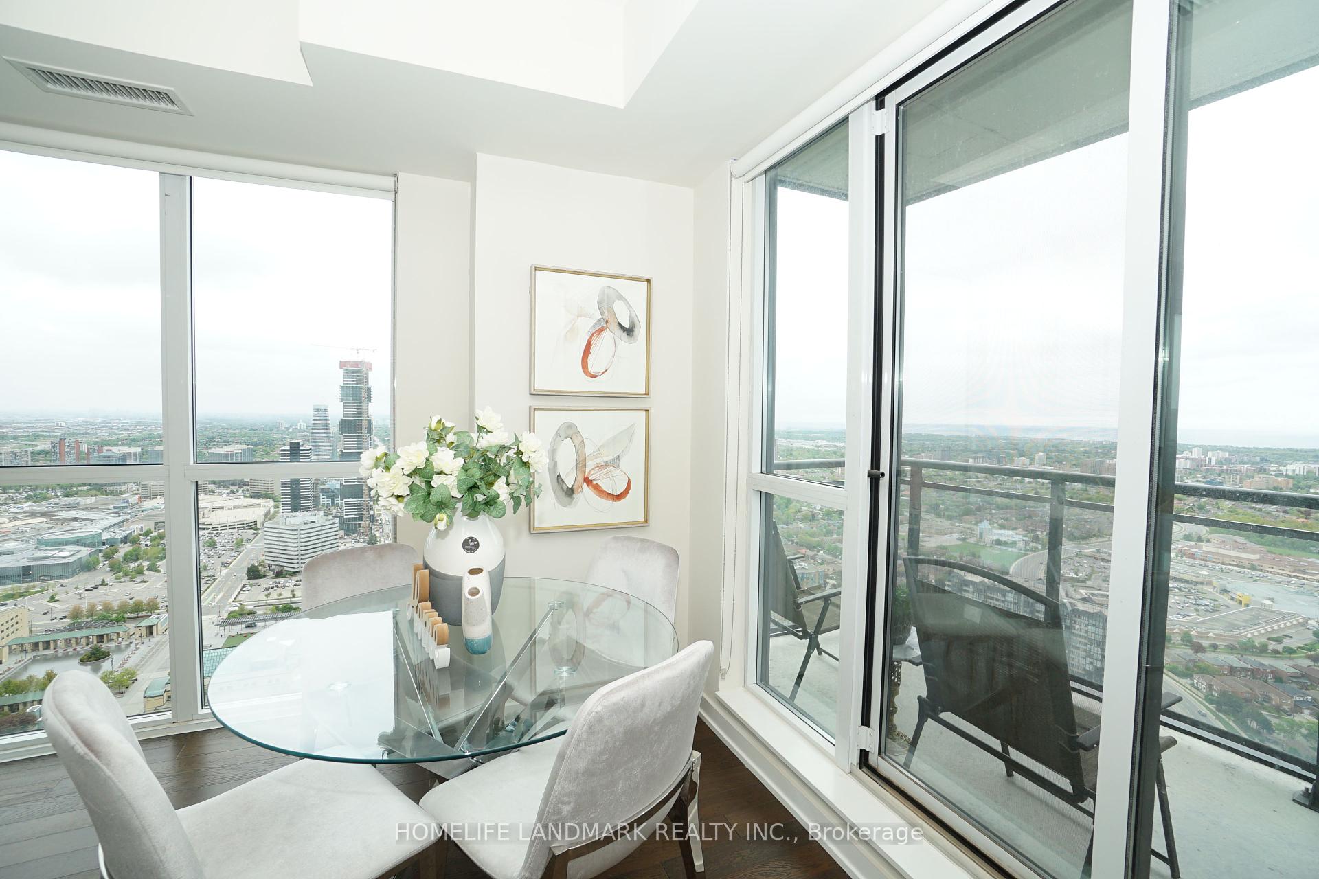 3 Bedrooms Condo at 4011 Brickstone, Mississauga For sale