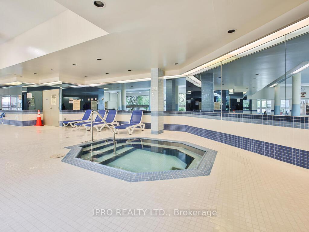 3 Bedrooms Condo at 330 Rathburn, Mississauga For sale
