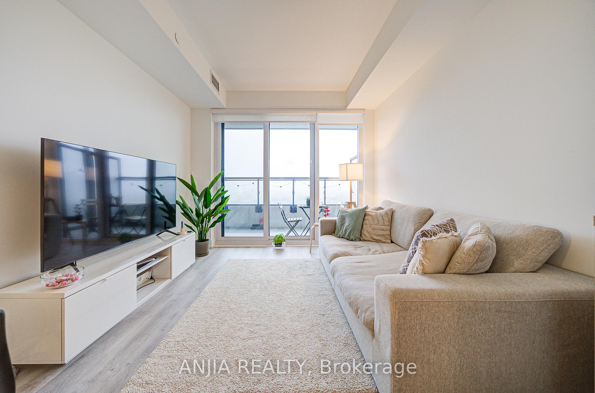 2 Bedrooms Condo at 30 Inn On The Park, Toronto For sale