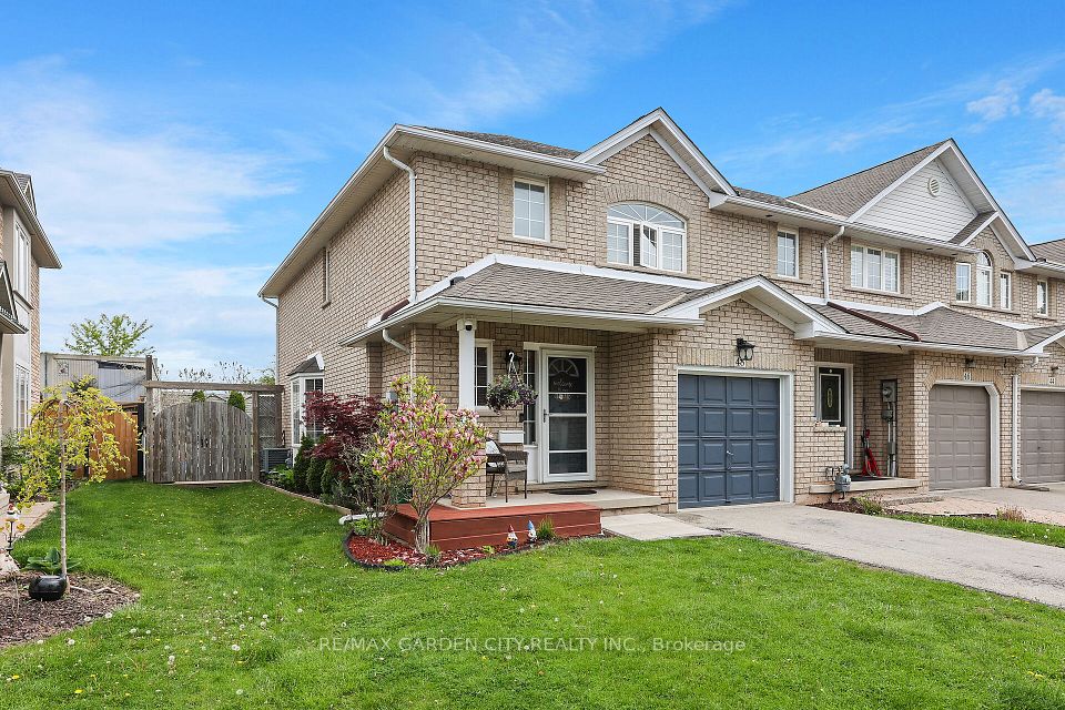 48 Magnolia Crescent