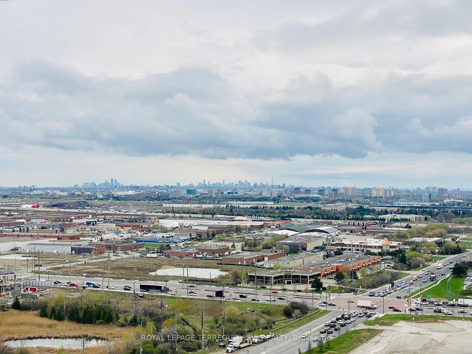 2 Bedrooms Condo at 1000 Portage,  Vaughan For sale