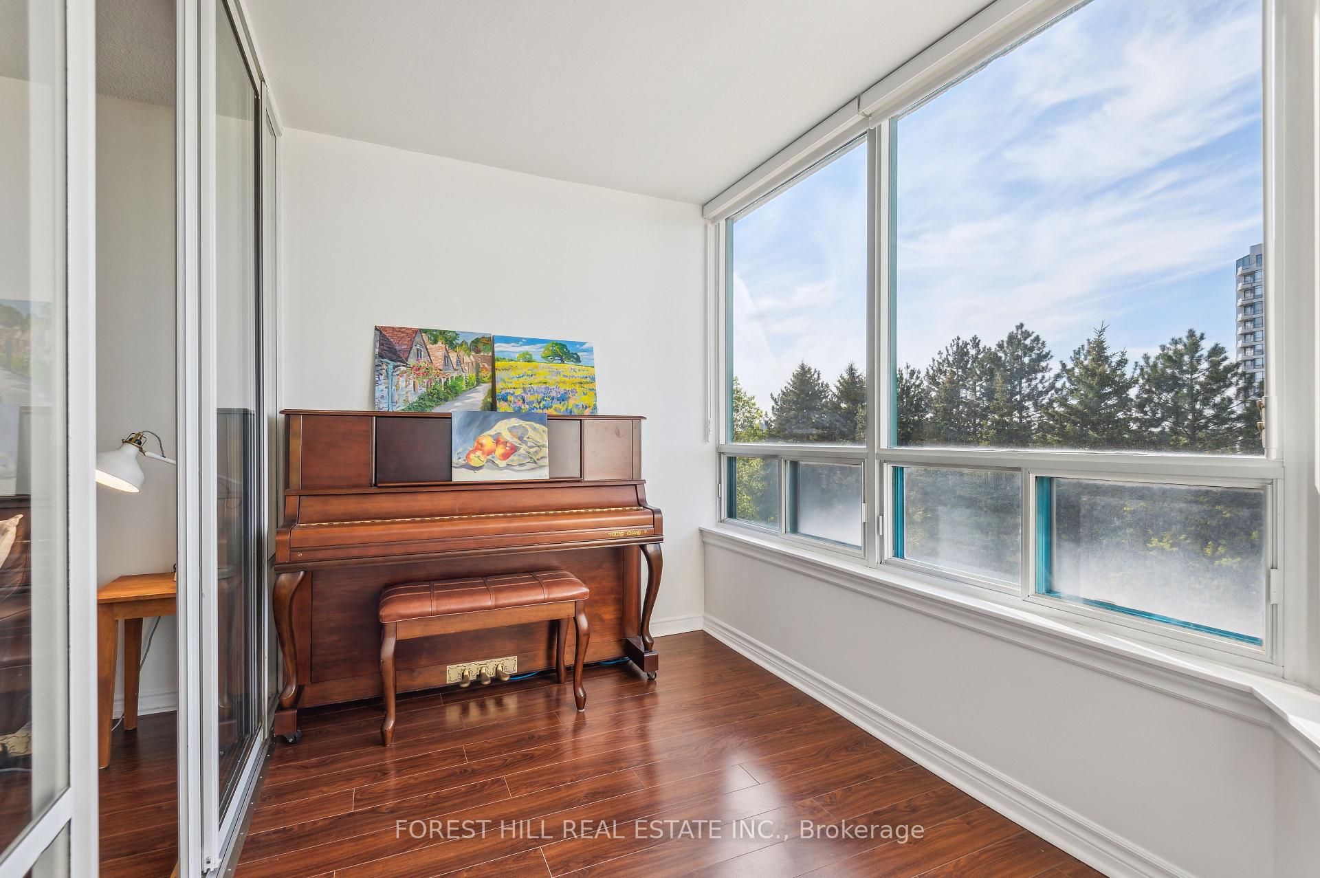 3 Bedrooms Condo at 7250 Yonge, Vaughan For sale