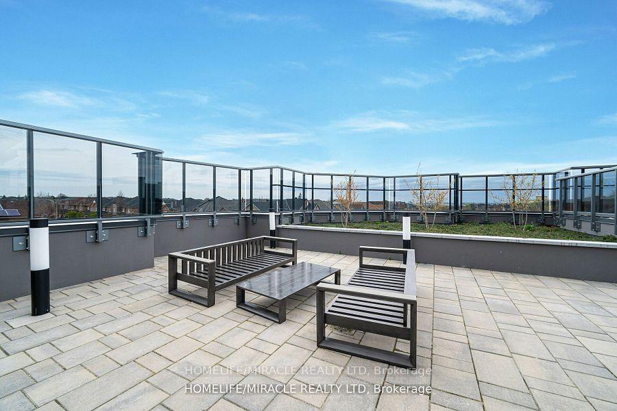 3 Bedrooms Condo at 8 Nahani, Mississauga For sale