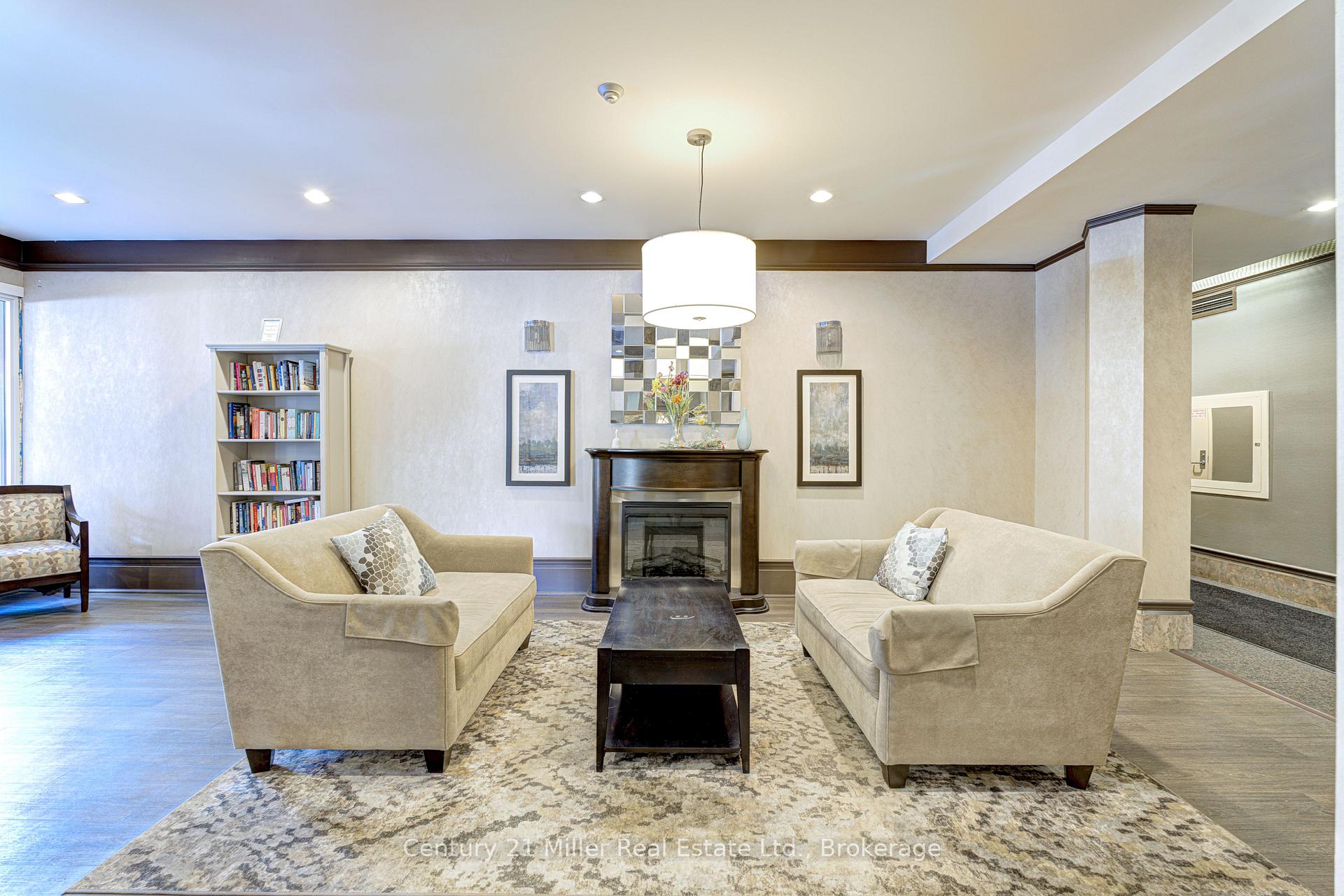 2 Bedrooms Condo at 67 Caroline, Hamilton For sale