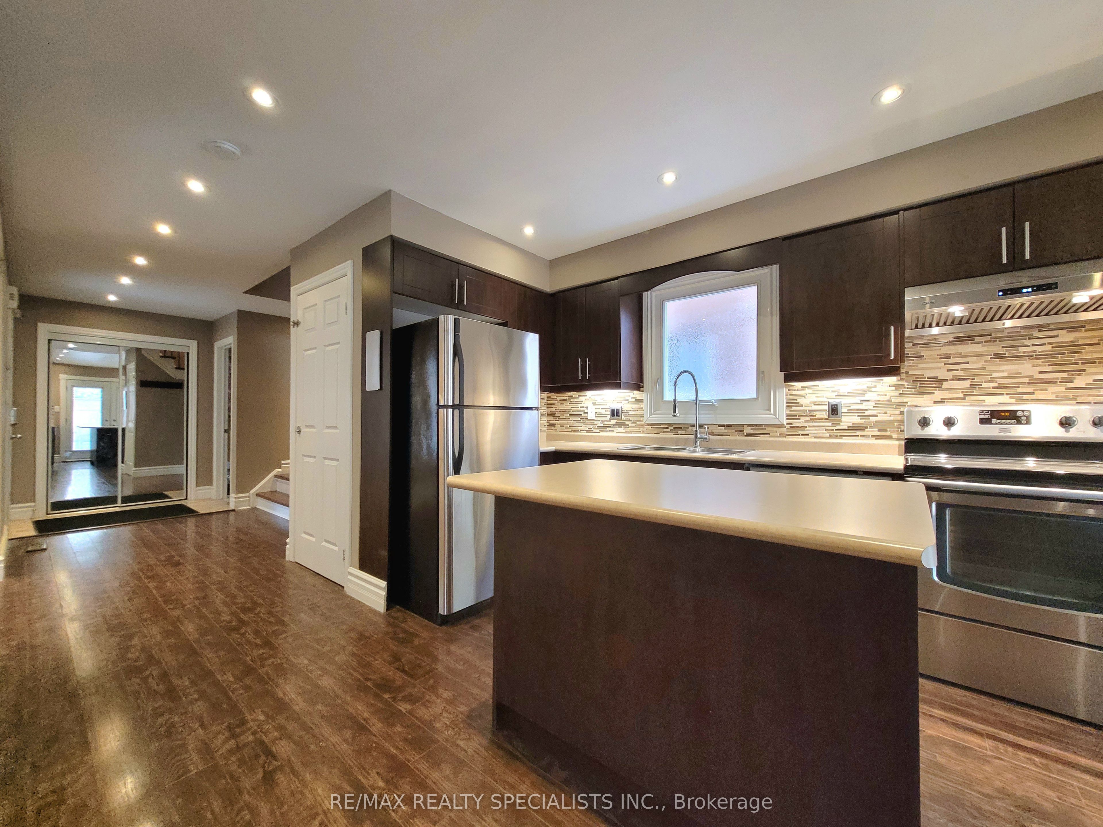64 Willerton Close, #UPPER