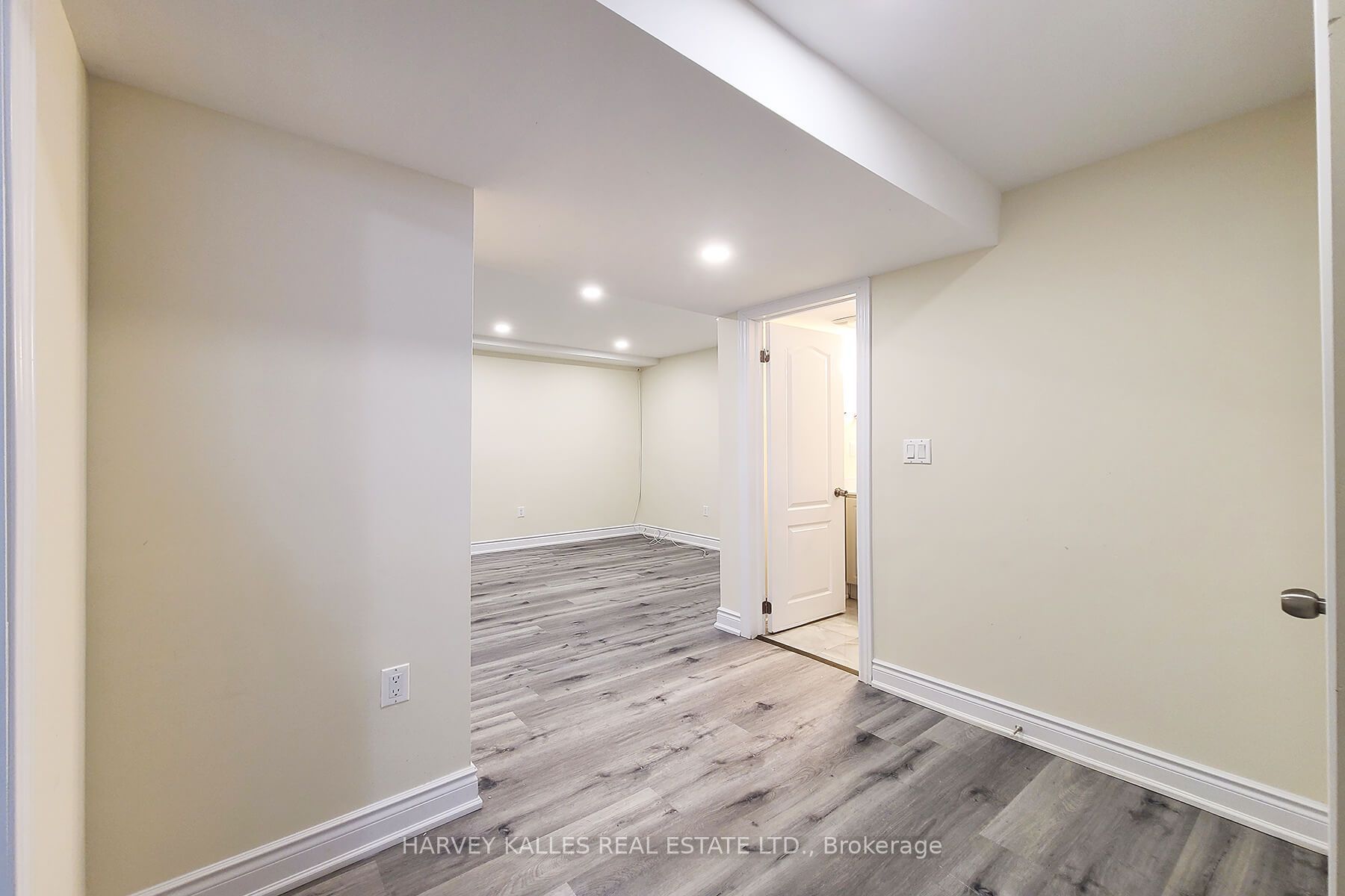 99 Stilecroft Drive Lower