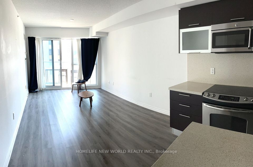 386 YONGE Street