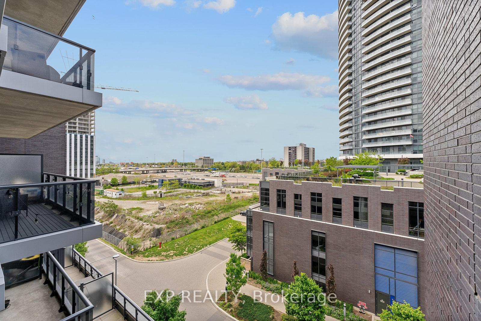 1 Bedroom Condo at 26 Gibbs, Toronto For sale