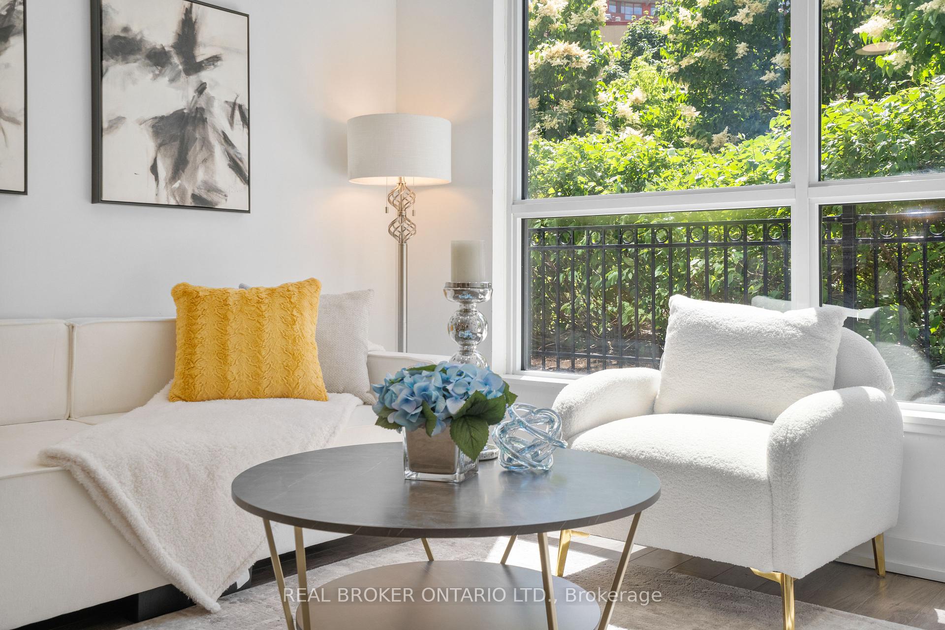 2 Bedrooms Condo at 840 Queen’s Plate, Toronto For sale