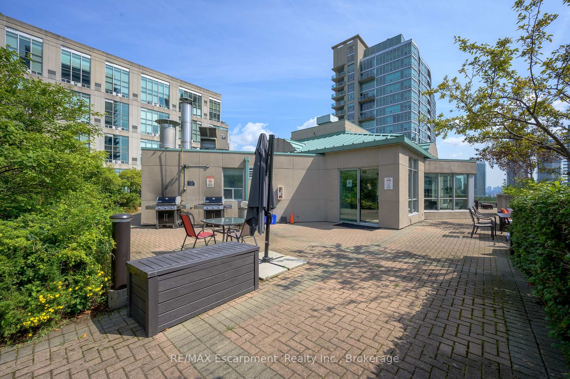 2 Bedrooms Condo at 250 MANITOBA, Toronto For sale