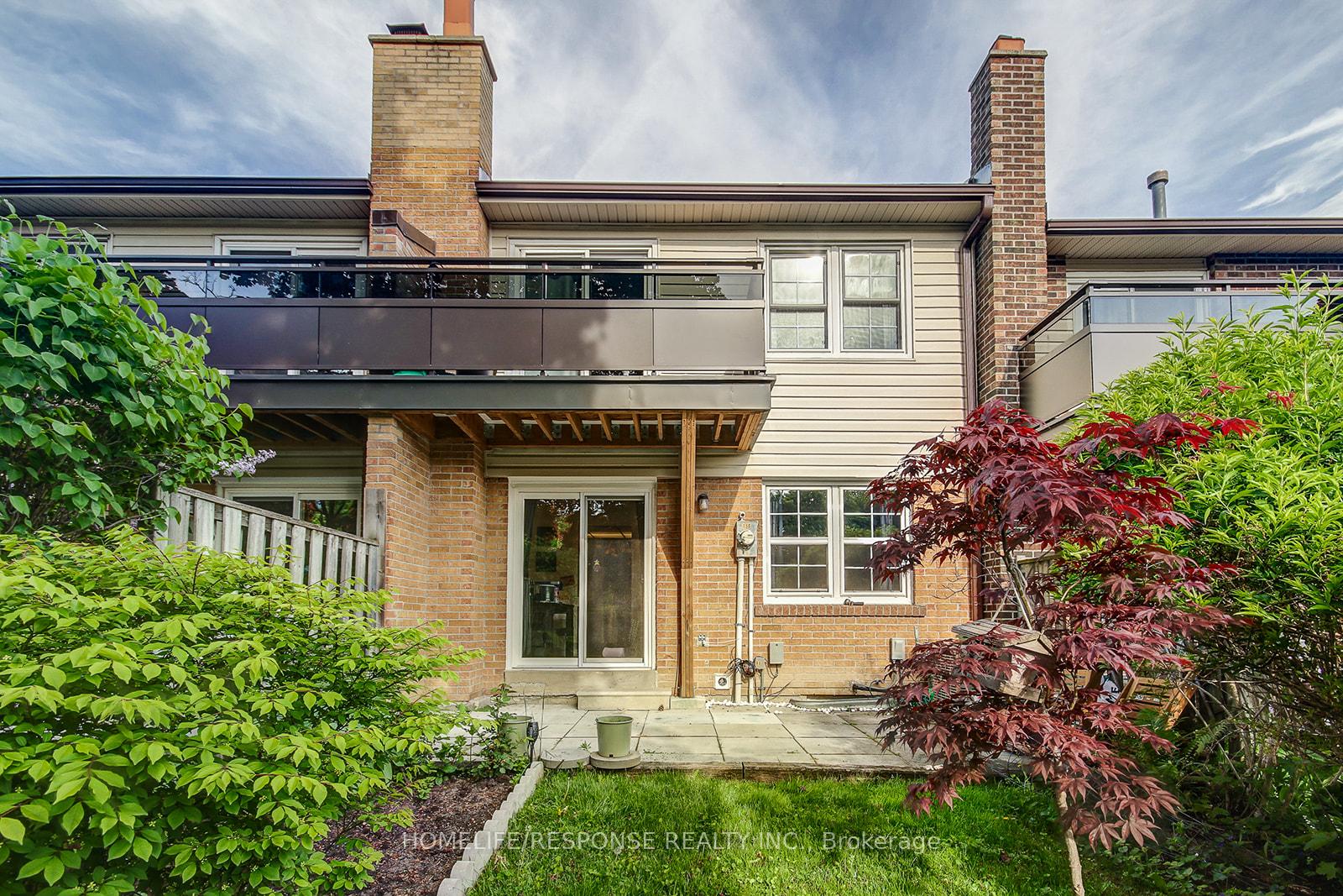 3 Bedrooms Condo at 2120 RATHBURN, Mississauga For sale