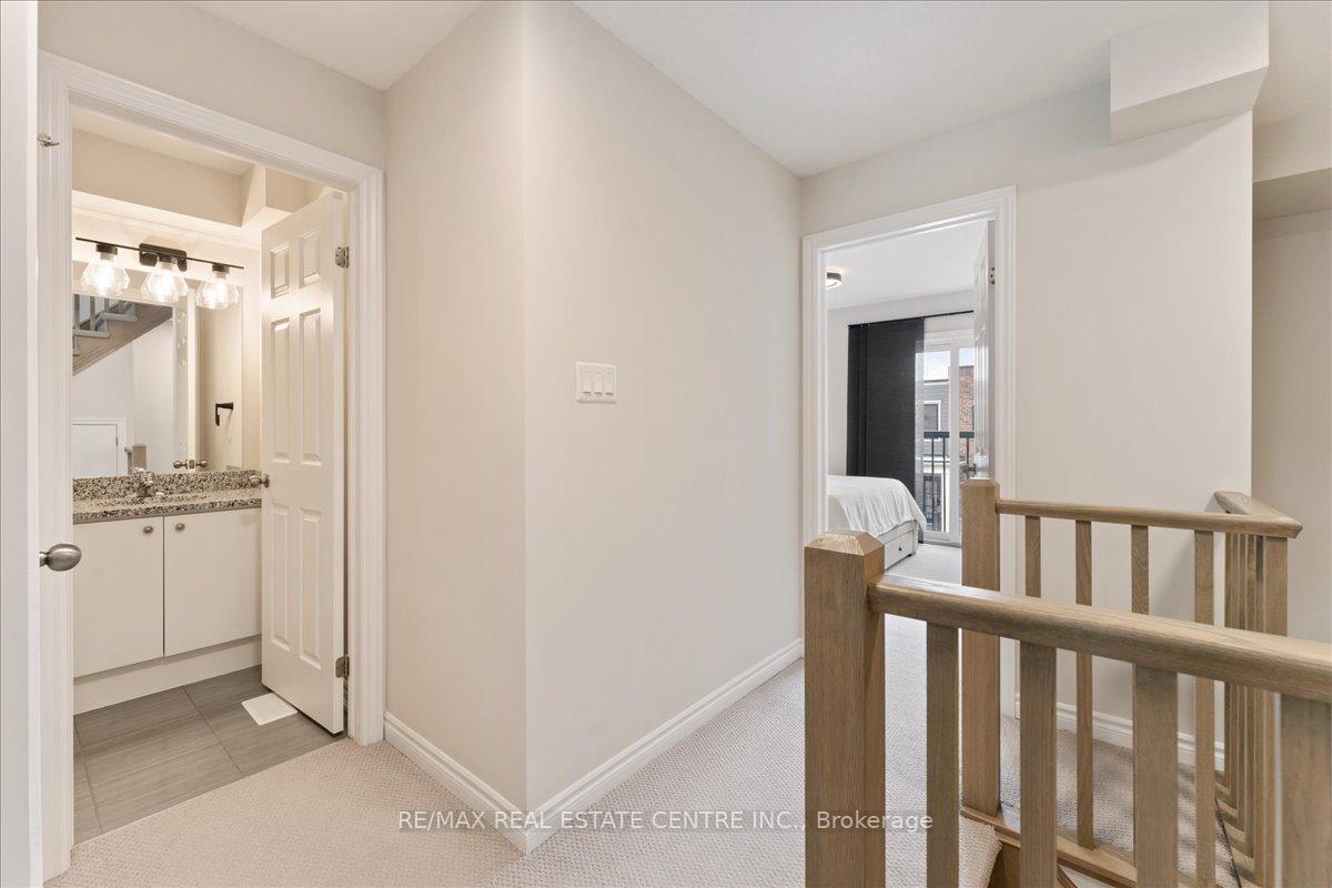 2 Bedrooms Condo at 219 Dundas, Hamilton For sale