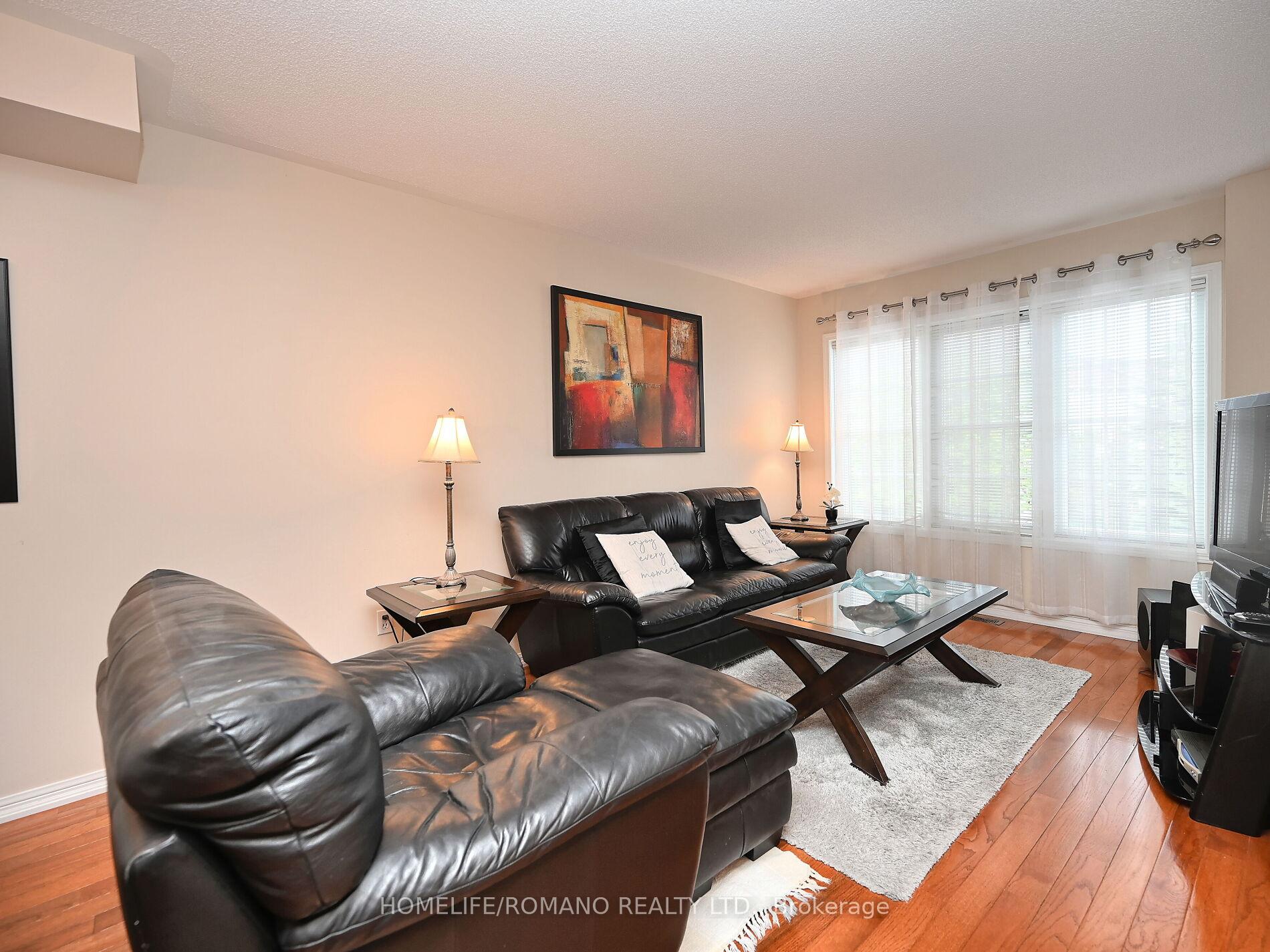 4 Bedrooms Condo at 3030 Breakwater, Mississauga For sale