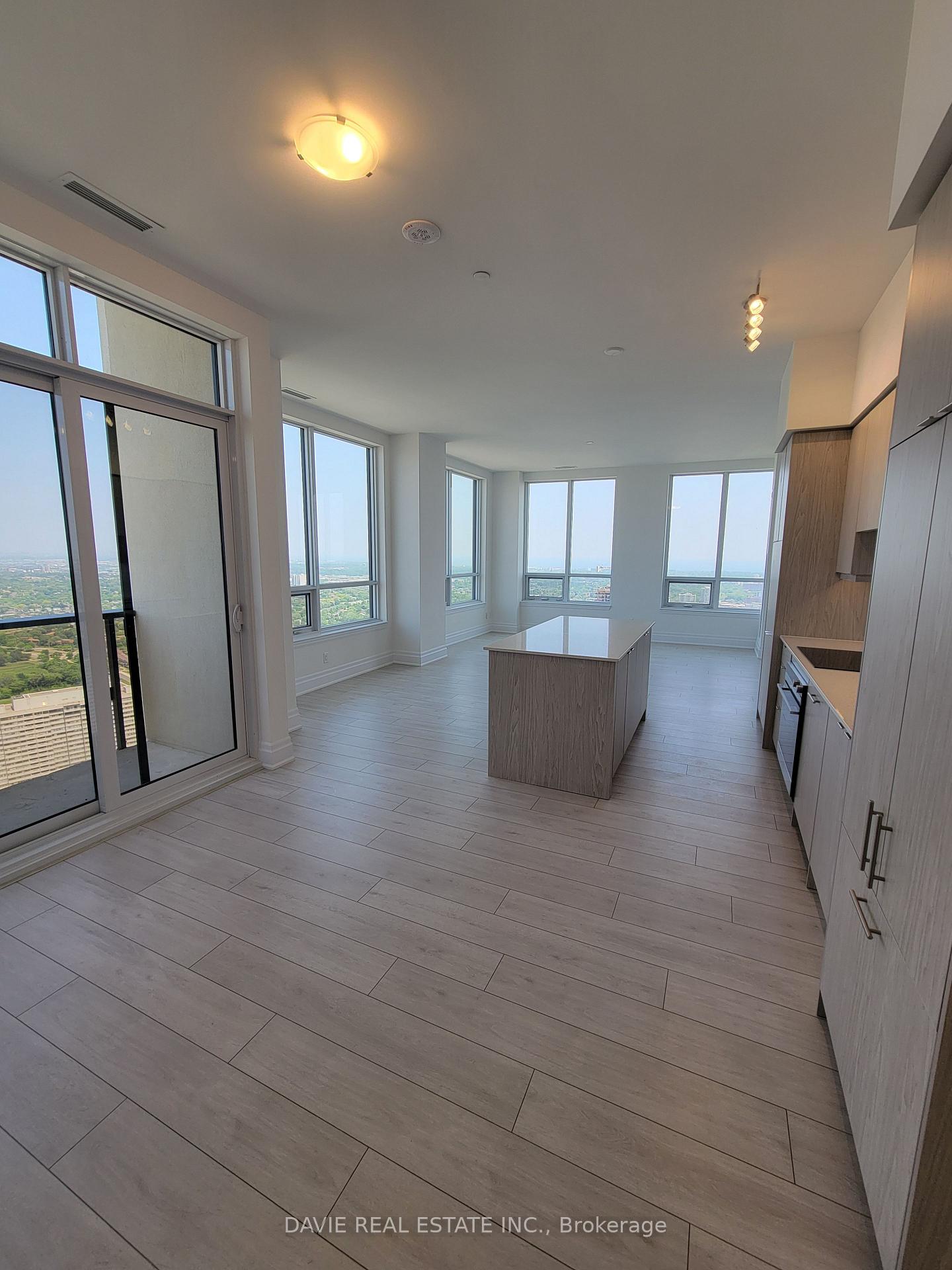 2 Bedrooms Condo at 30 Elm, Mississauga For sale