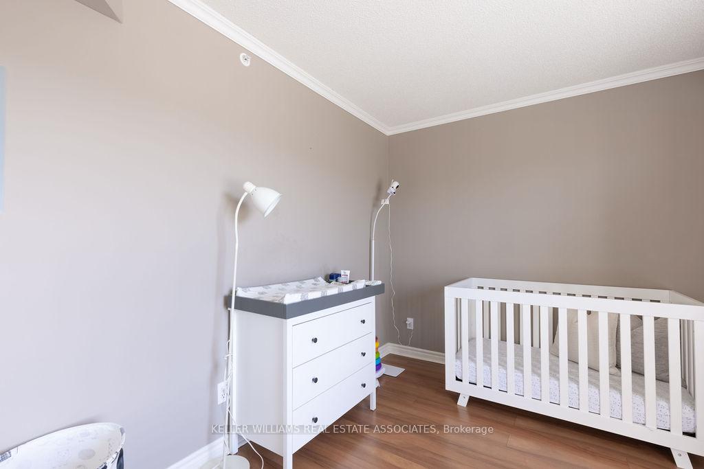 2 Bedrooms Condo at 4003 Kilmer, Burlington For sale