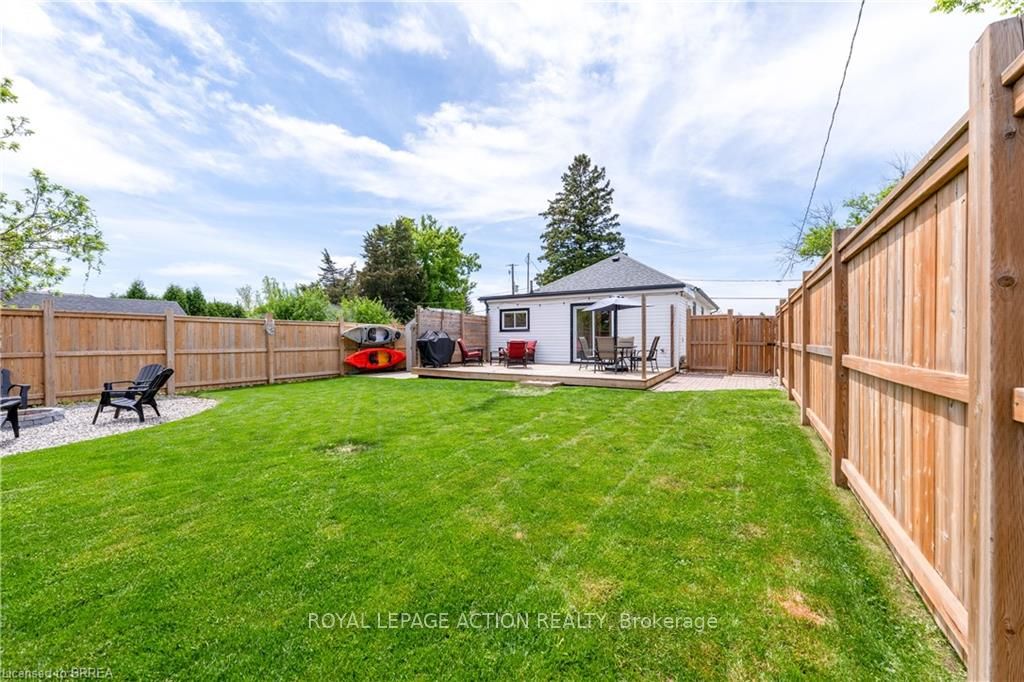 9 Curtis Avenue S