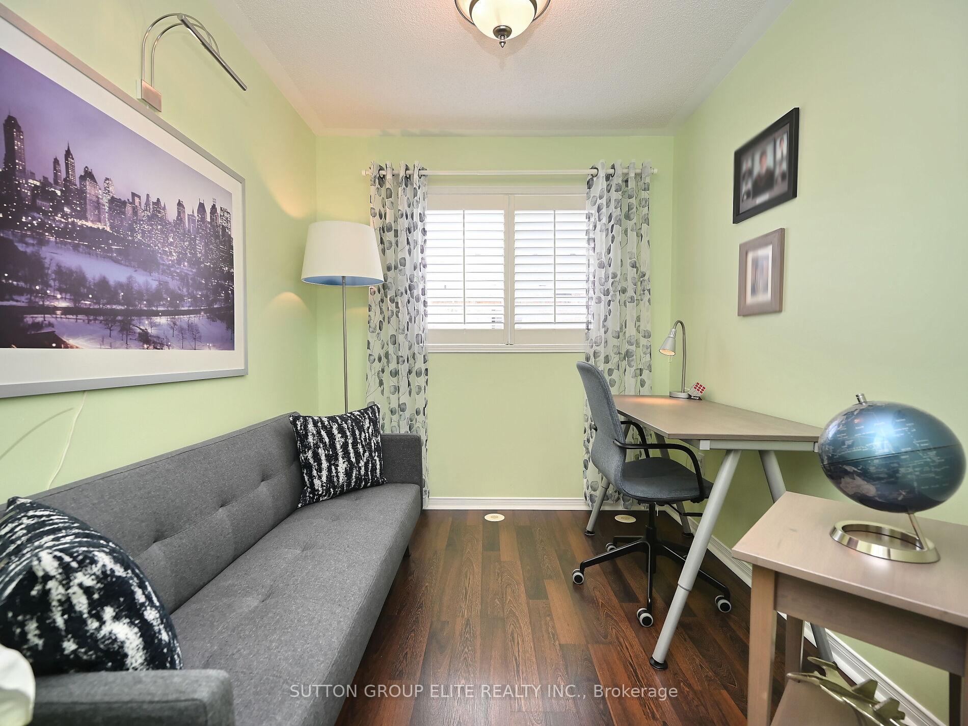 3 Bedrooms Condo at 601 Shoreline, Mississauga For sale