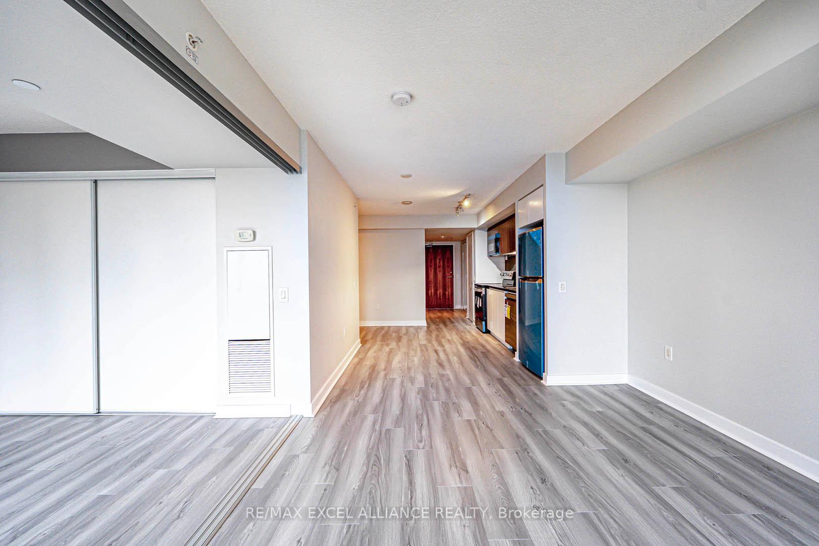 2 Bedrooms Condo at 75 Queens Wharf,  Toronto For sale