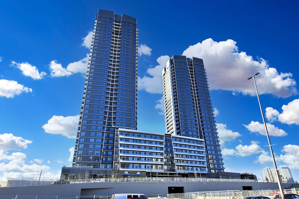 30 Upper Mall Way