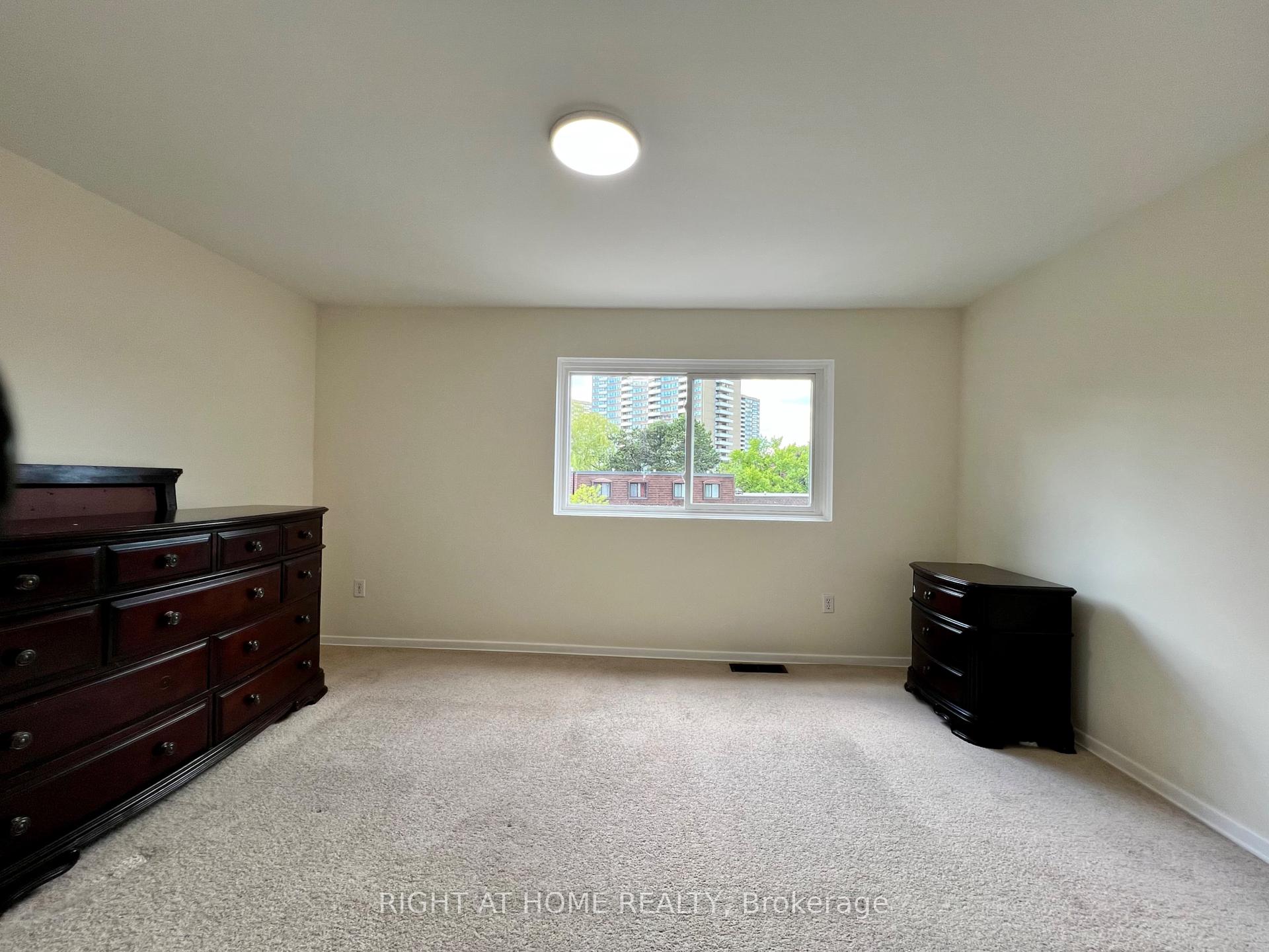 4 Bedrooms Condo at 286 Sprucewood, Toronto For sale