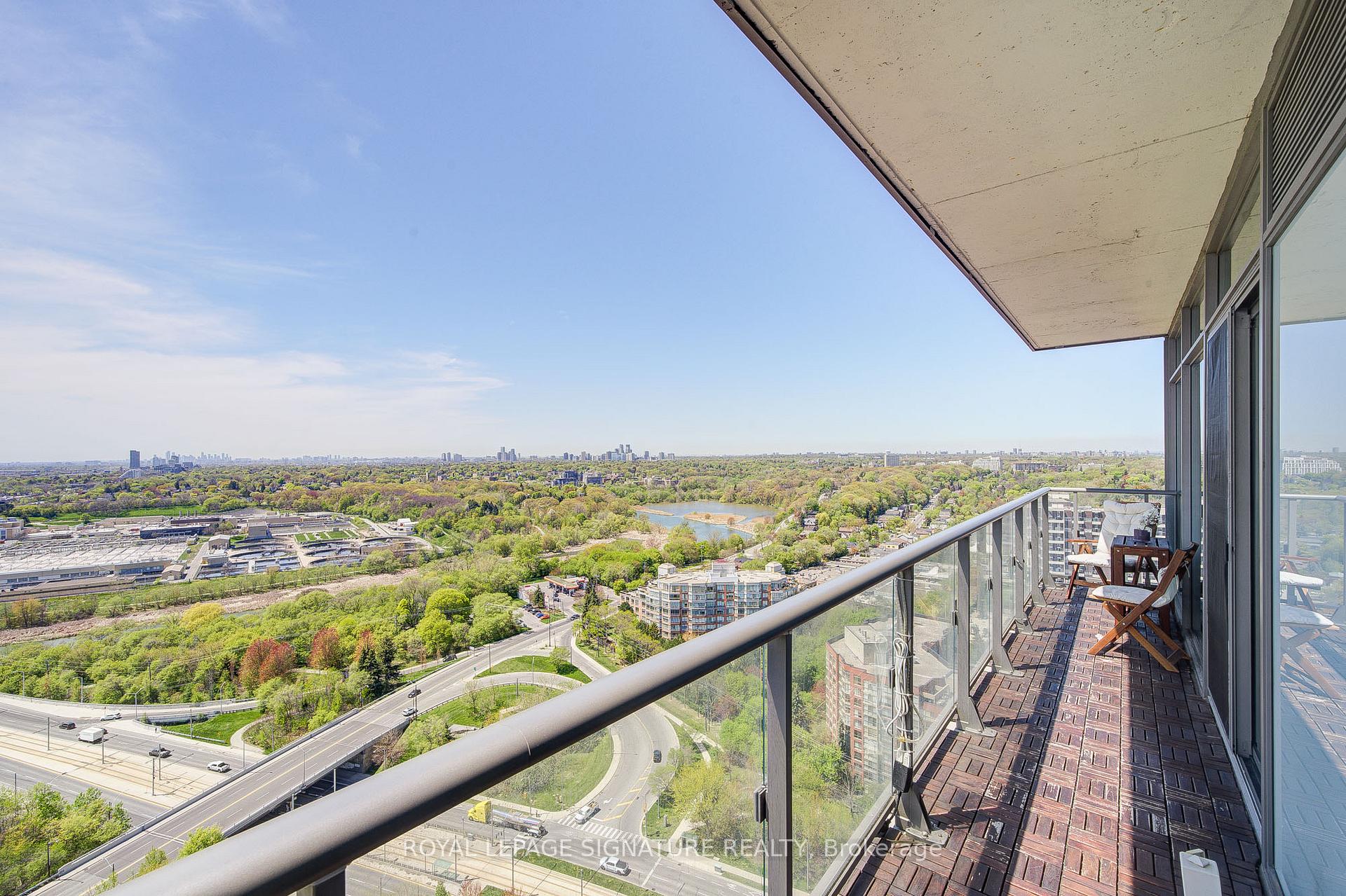 2 Bedrooms Condo at 105 The Queensway, Toronto For sale