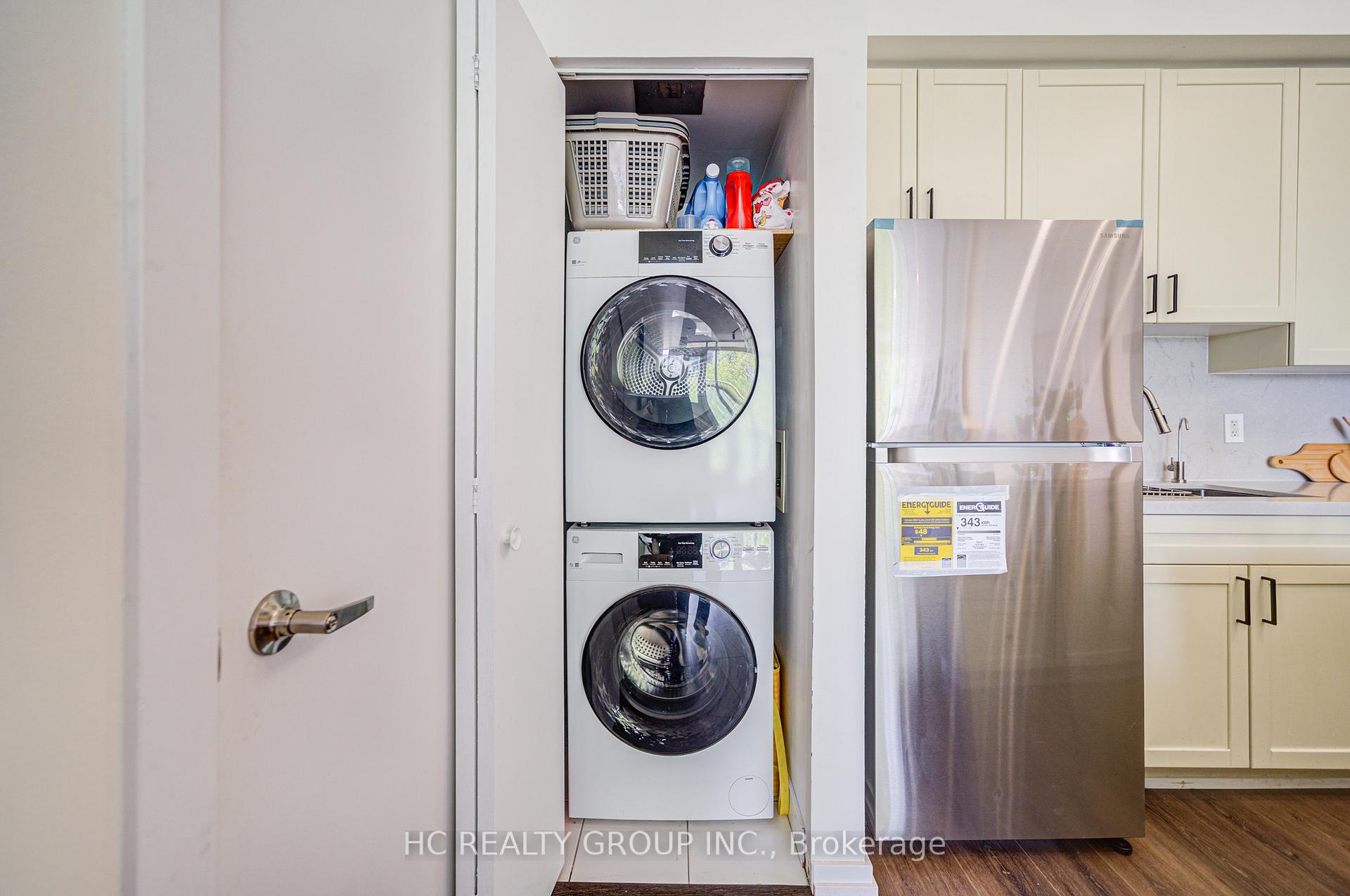 2 Bedrooms Condo at 30 Canterbury, Toronto For sale