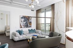 151 Avenue Road 805