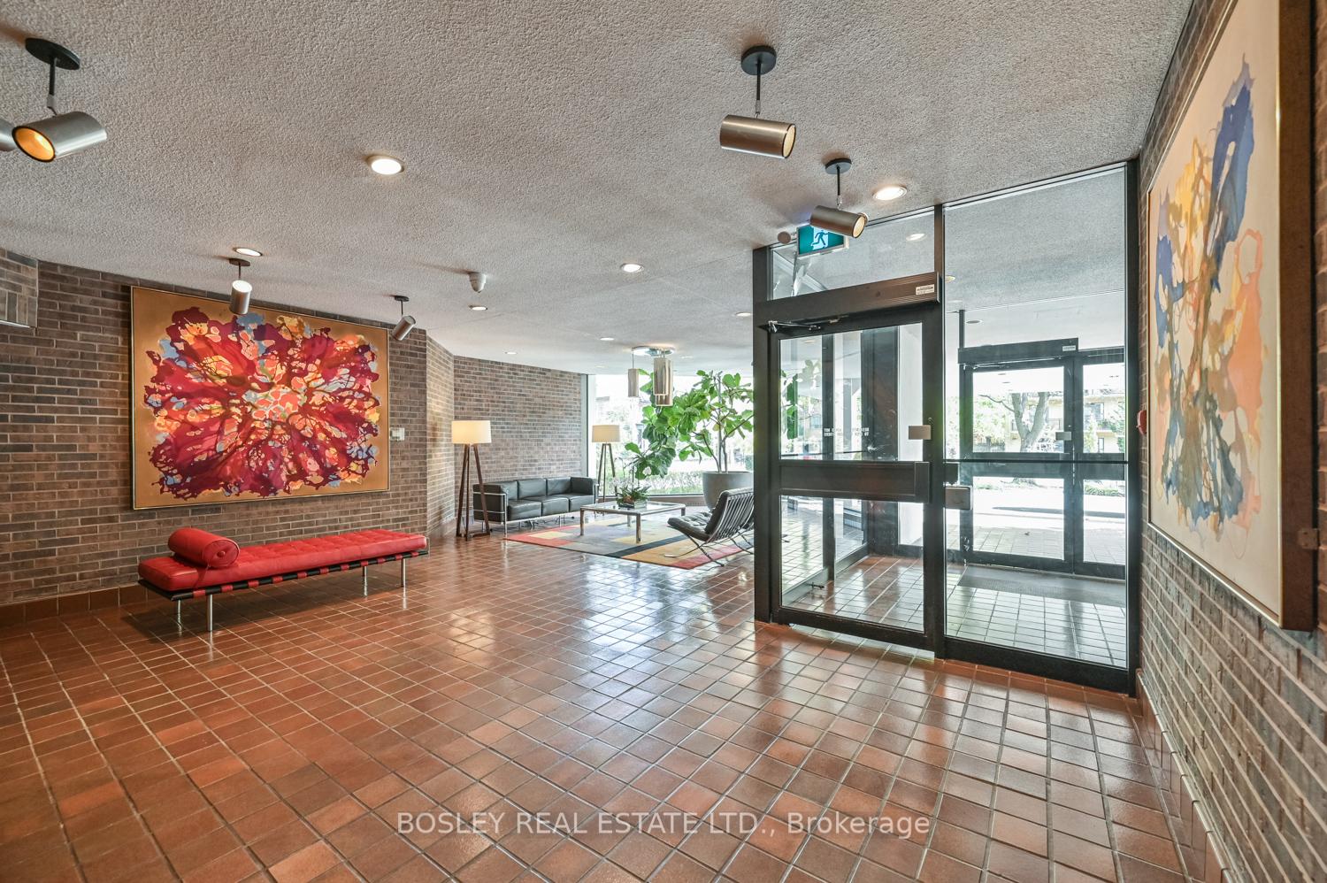 2 Bedrooms Condo at 190 St George, Toronto For sale