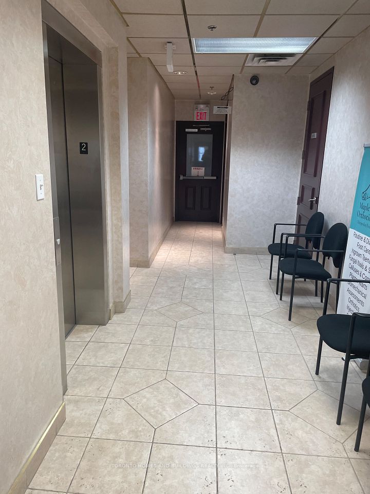 https://trreb-image.ampre.ca/AsrChSci5K3jLc7xCO4FKCHf5UVRqebtT-9jr0-ALqQ/rs:fit:960:960/wm:.5:so:0:50:.4/wmsh:10/wmt:PHNwYW4gZm9yZWdyb3VuZD0nd2hpdGUnIGZvbnQ9JzY4Jz5UT1JPTlRPIEhPTUVTIEFORCBCVUlMRElOR1MgUkVBTFRZIElOQy4sIEJyb2tlcmFnZTwvc3Bhbj4/cb:20241120185731/L3RycmViL2xpc3RpbmdzLzMzLzg1LzUxLzk2L3AvOWJkYjhkNmEtNGJlMy00OTJhLTgxMmQtMmVmM2Y4OGYyMDY1LmpwZw.jpg