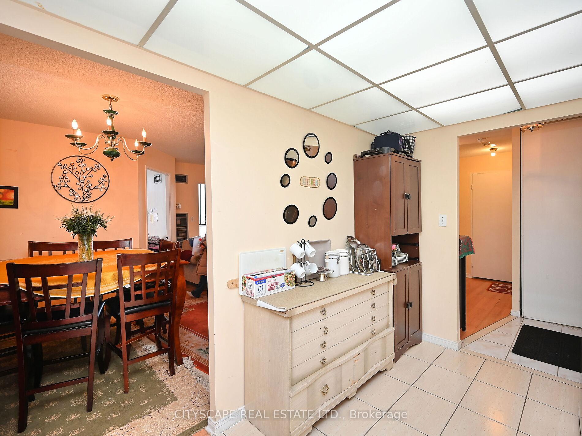 3 Bedrooms Condo at 145 Hillcrest, Mississauga For sale