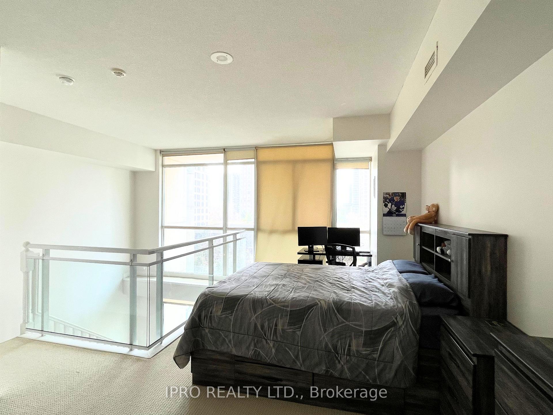 1 Bedroom Condo at 225 Webb,  Mississauga For sale